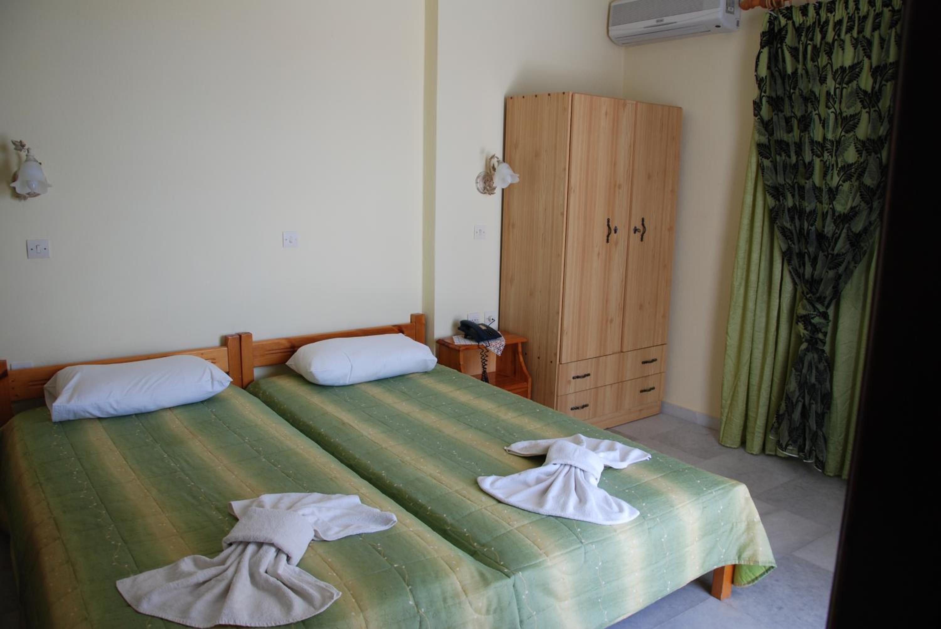 Double or Twin Room photo 2