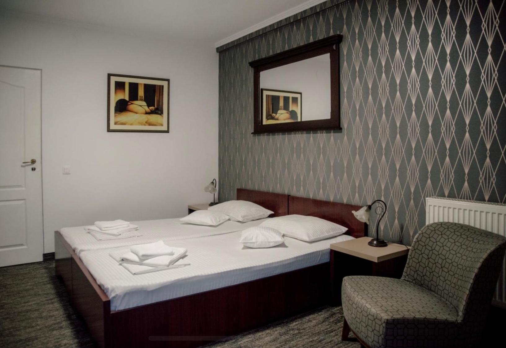 Standard Twin Room - Photo 1