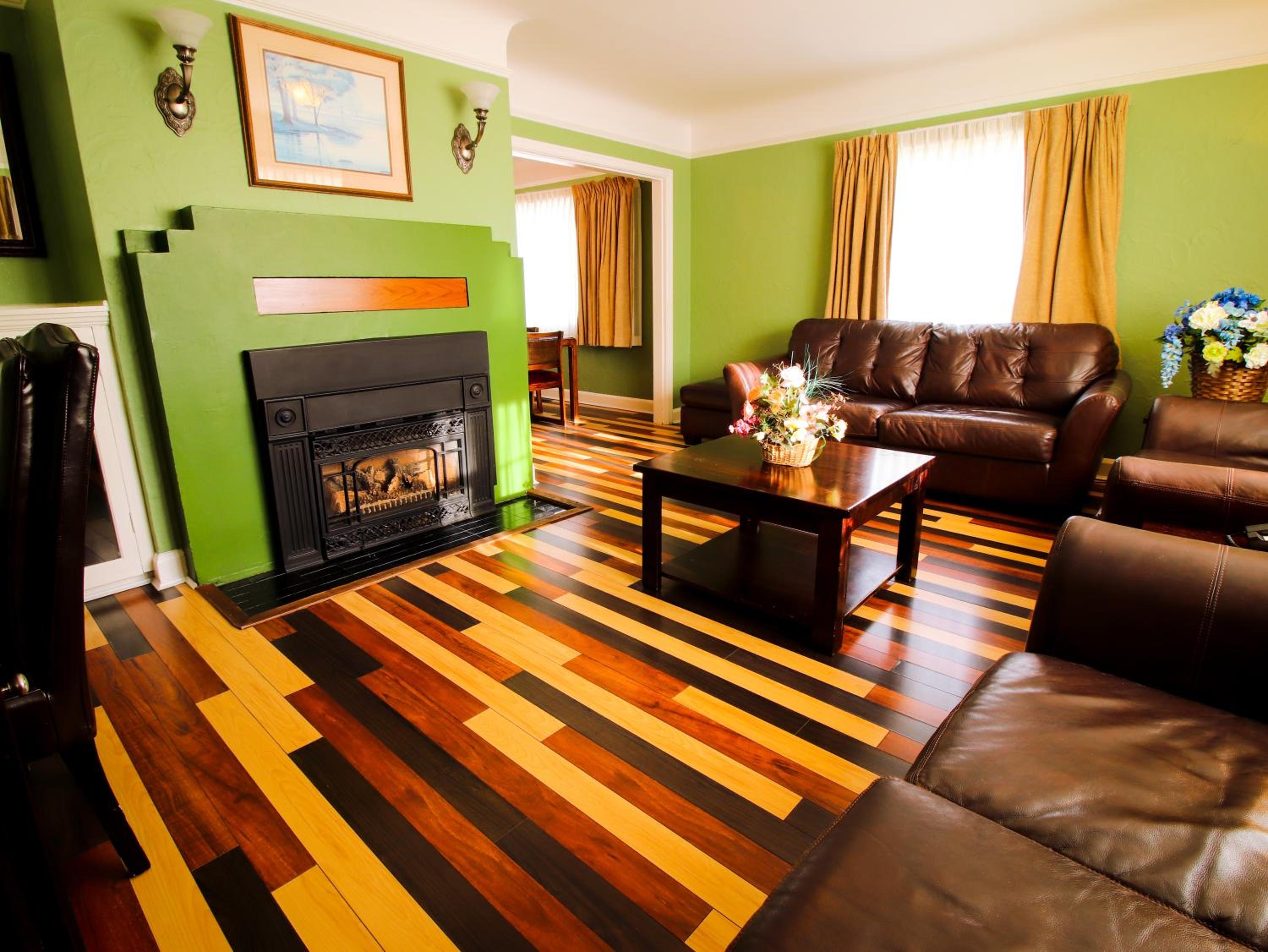 Two-Bedroom Cottage photo 2