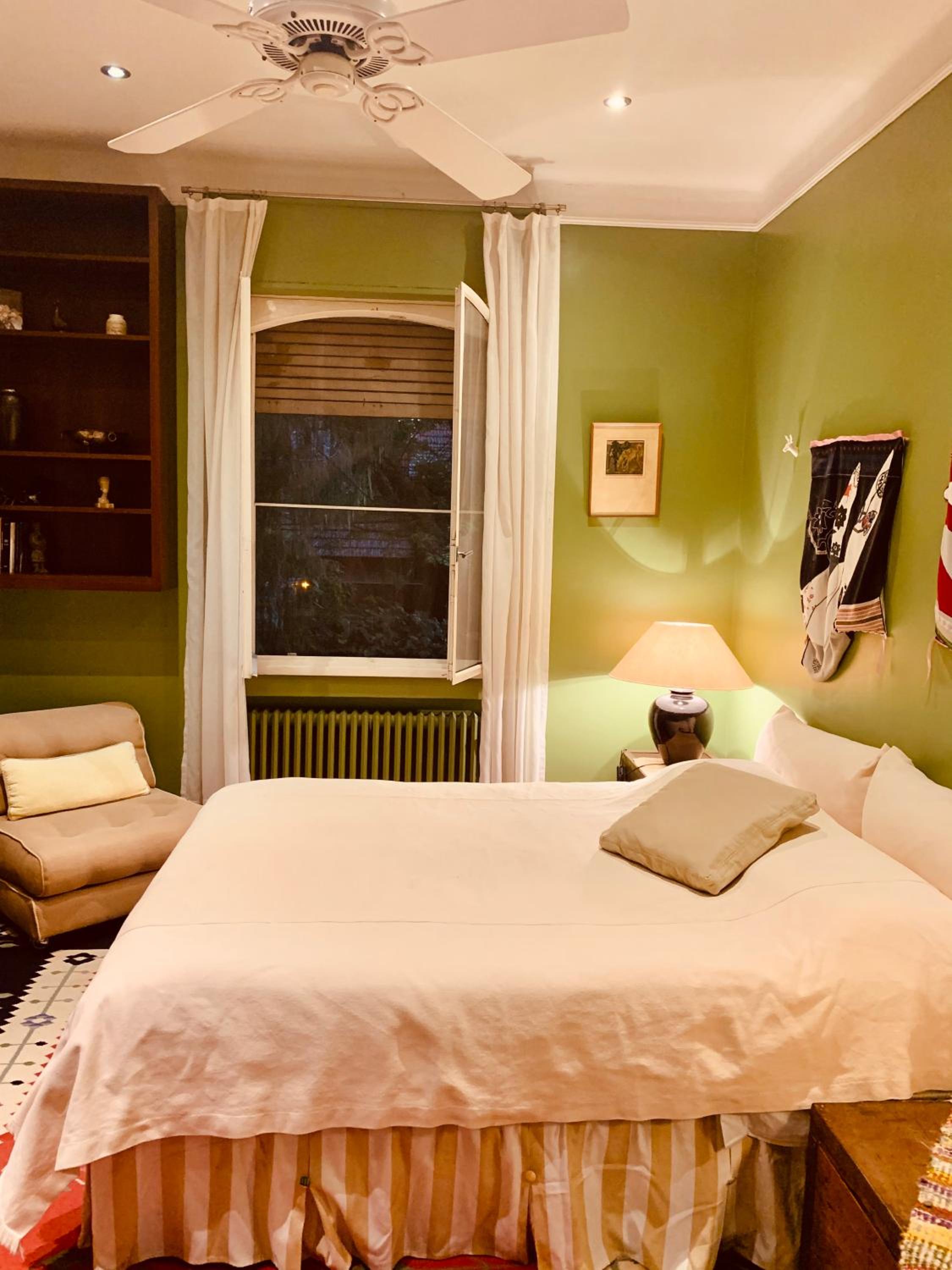 PRIVATE ROOM-STUDIO in big house & garden