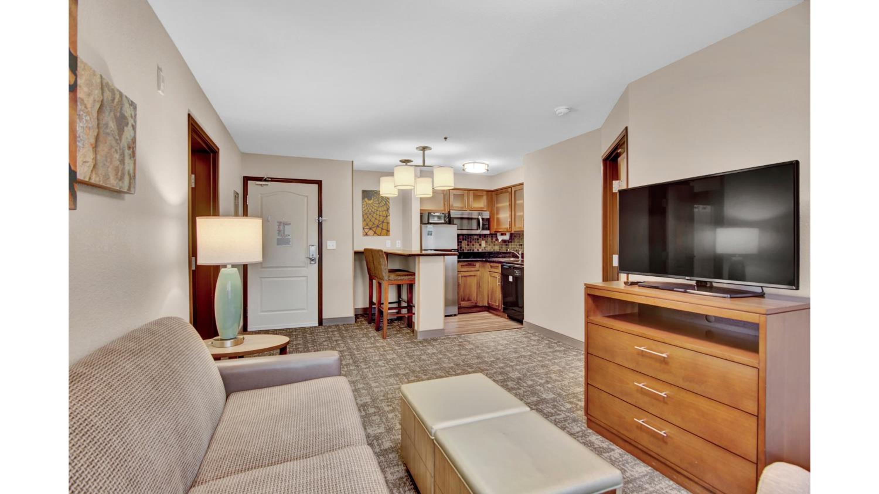 Two-Bedroom Suite - Photo 3