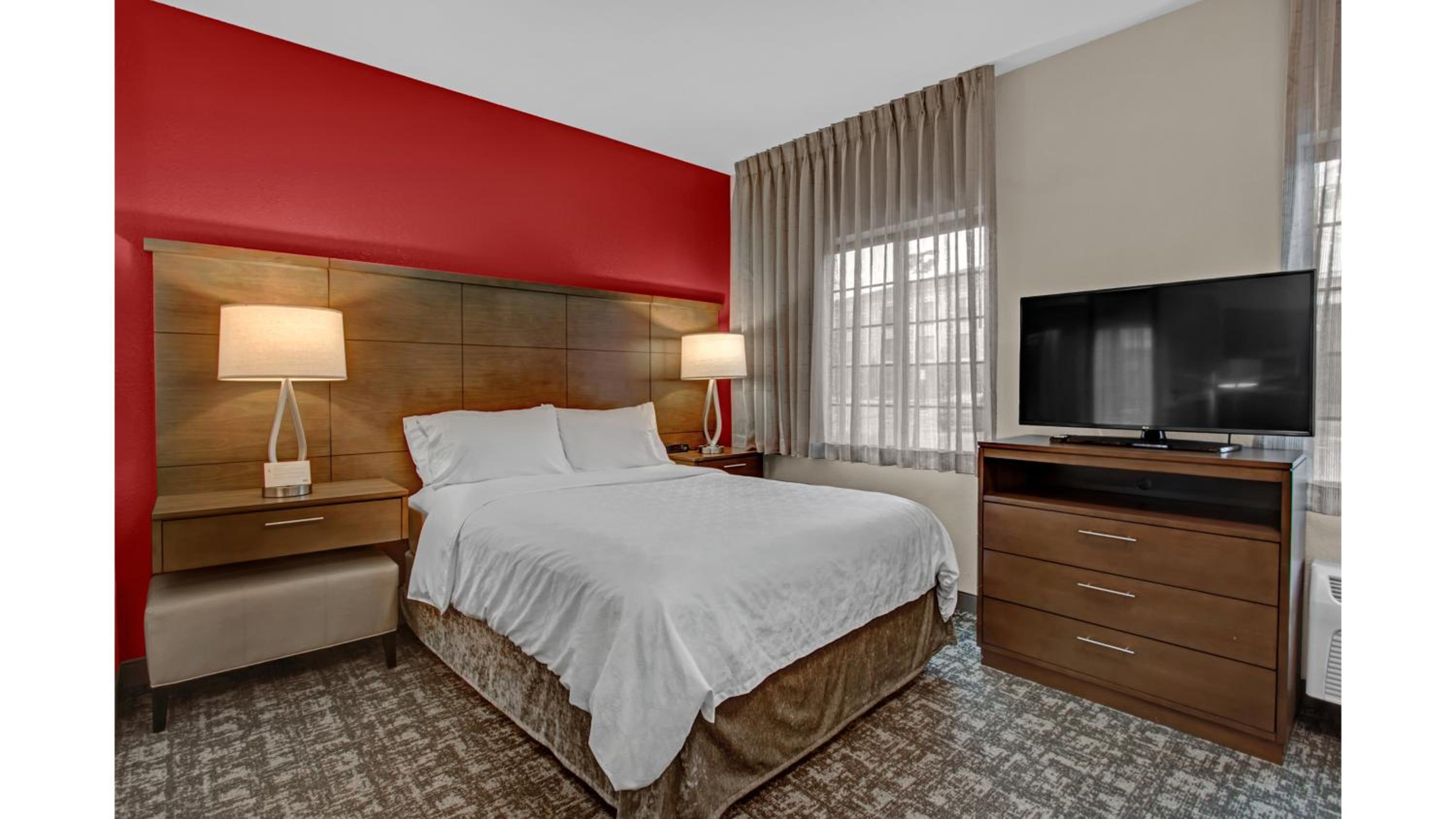 Queen Studio Suite - Photo 1