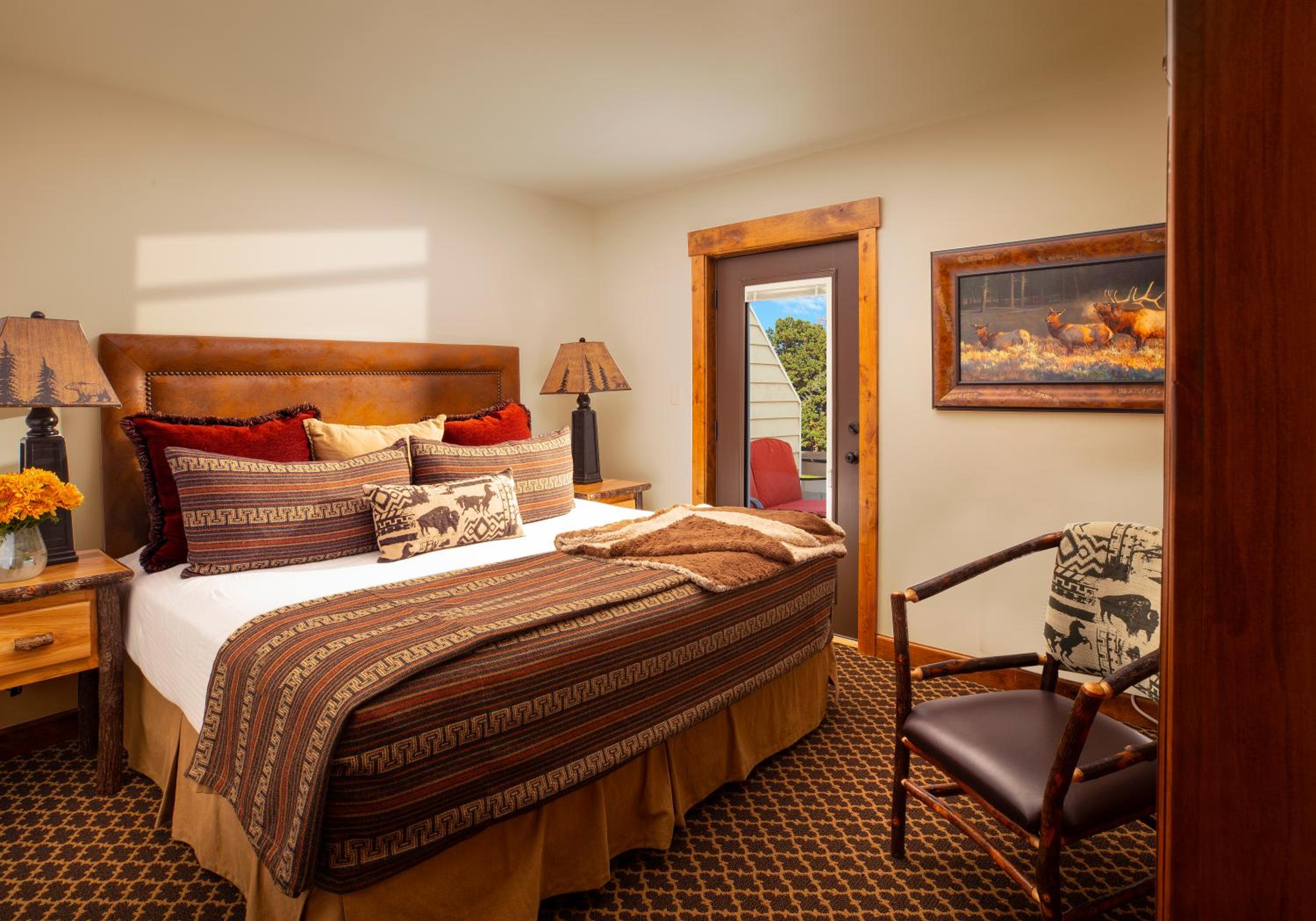 Deluxe king suite