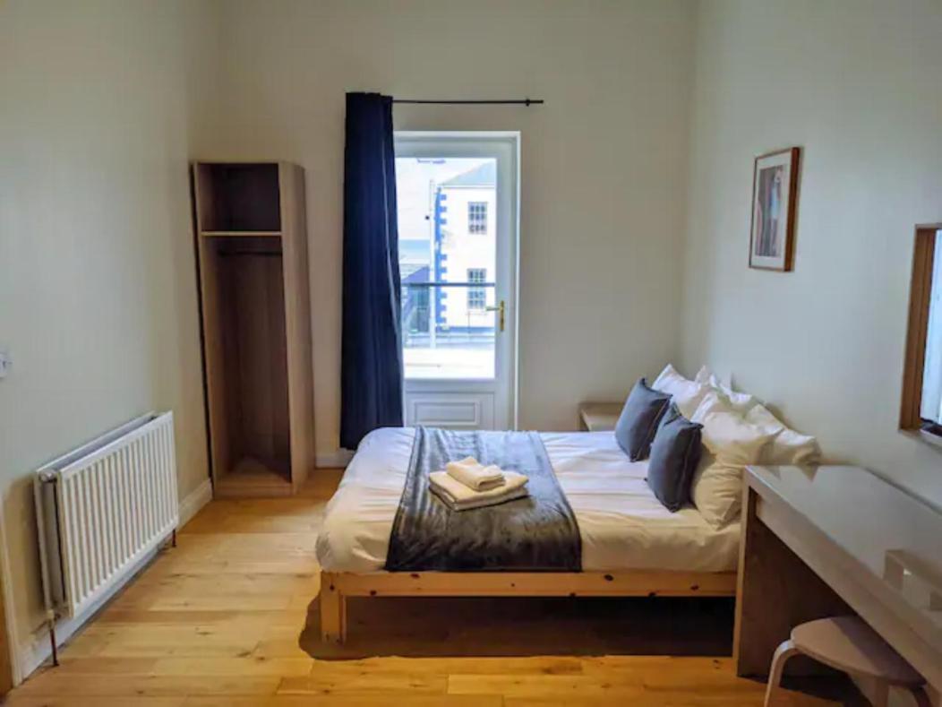 Apartment with Balcony photo 2