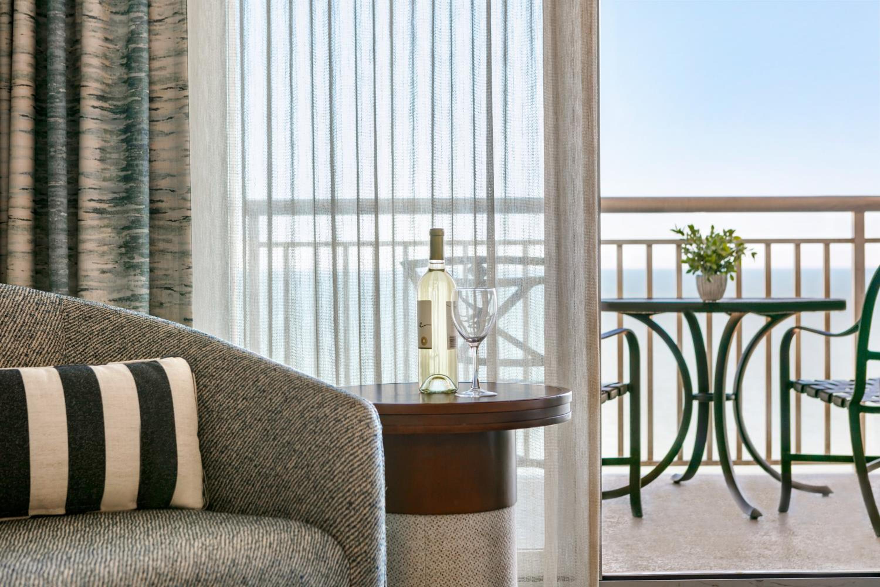 King Suite - Non-Smoking - Photo 11
