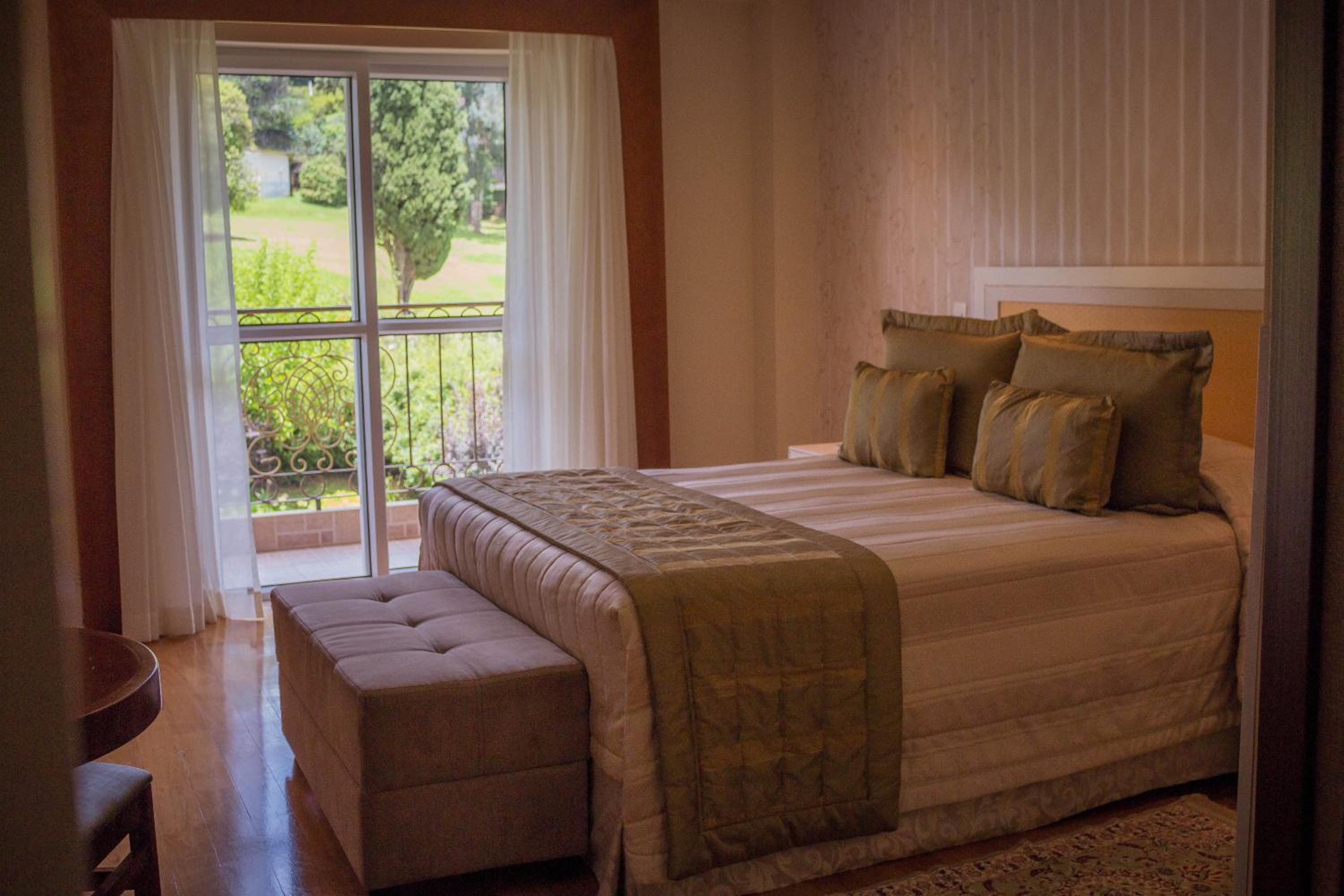 Superior Double Room thumbnail 6