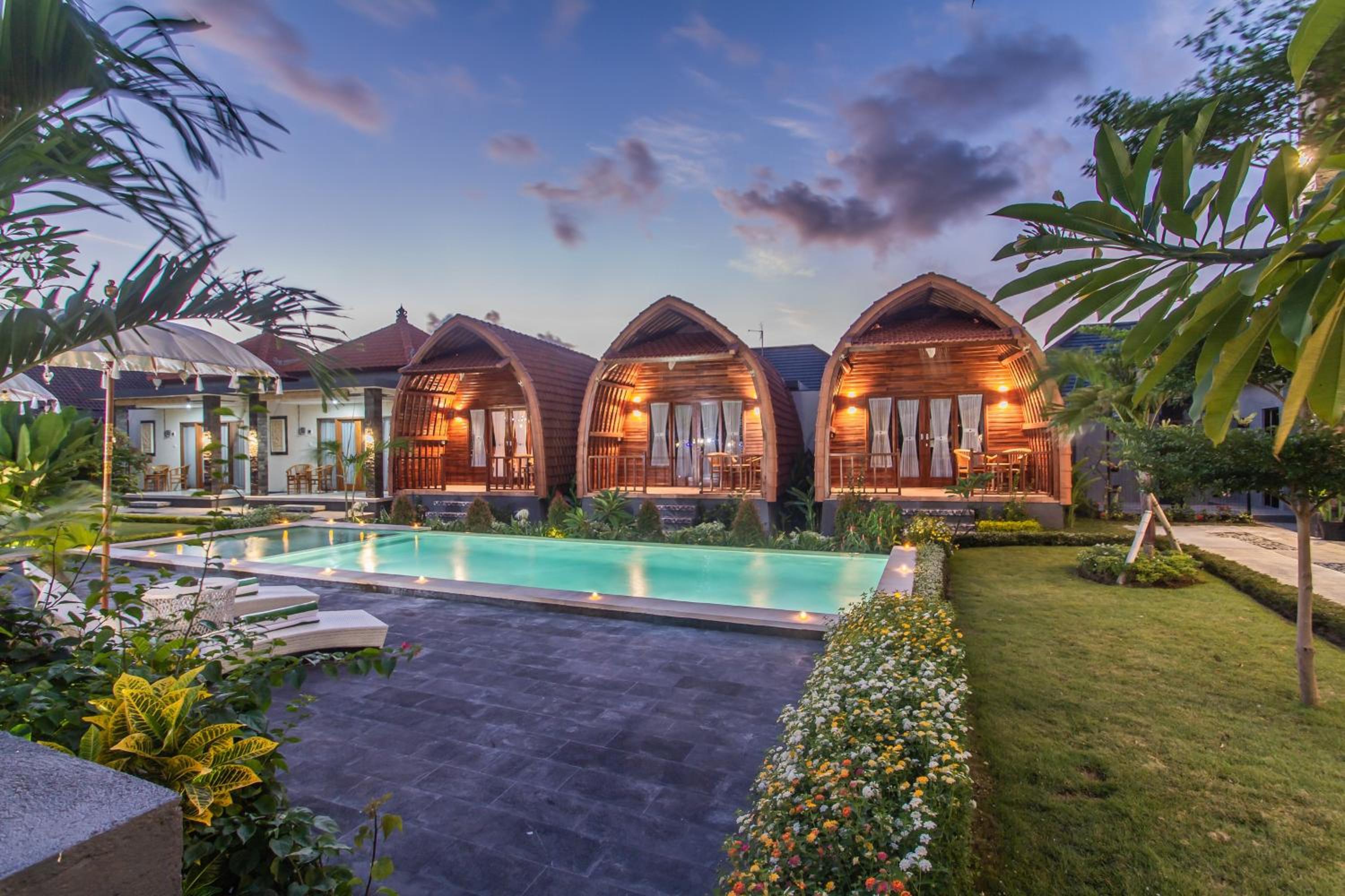 Bungalow with Garden View - Photo 17