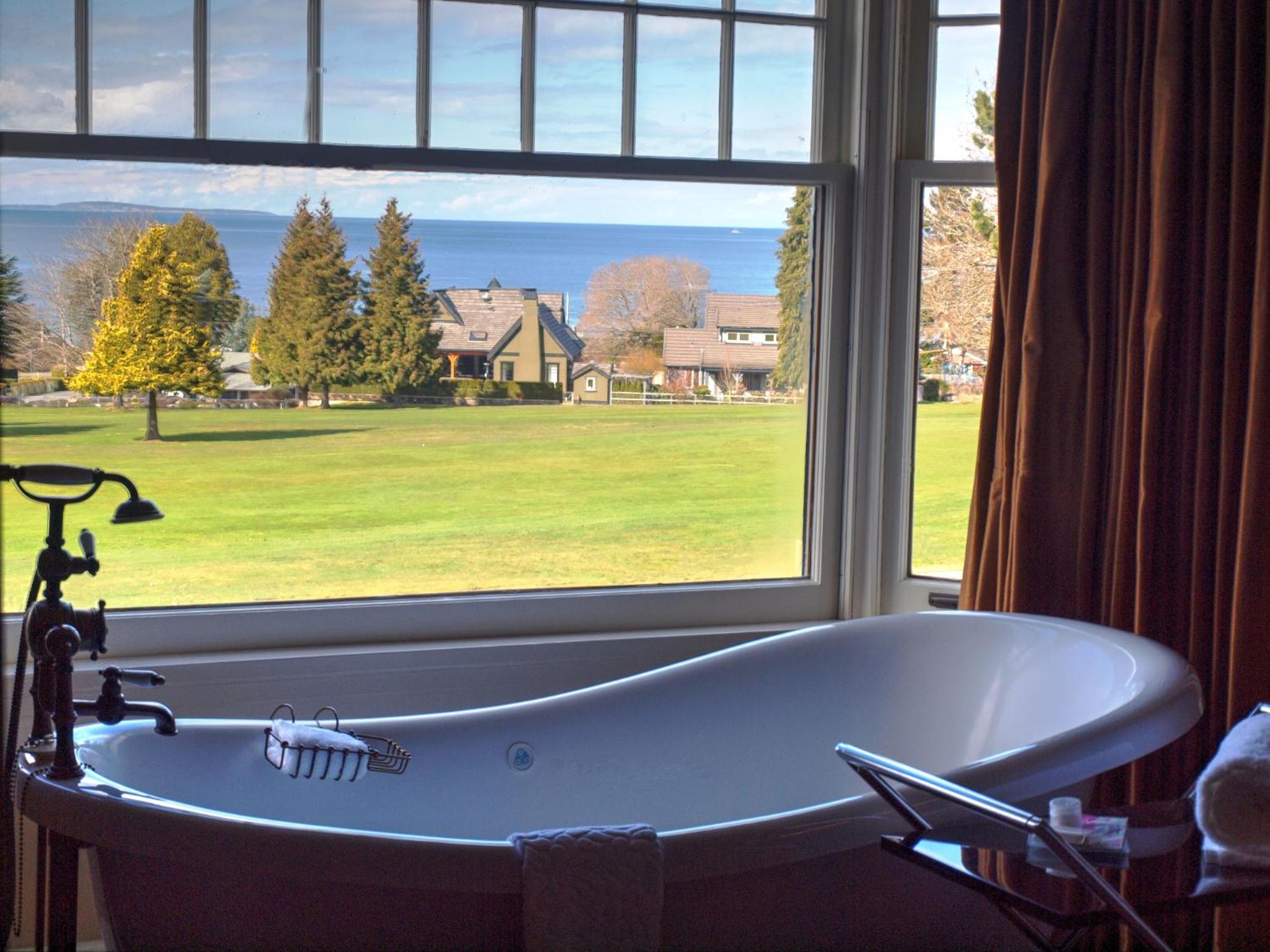 King Suite with Ocean View photo 3