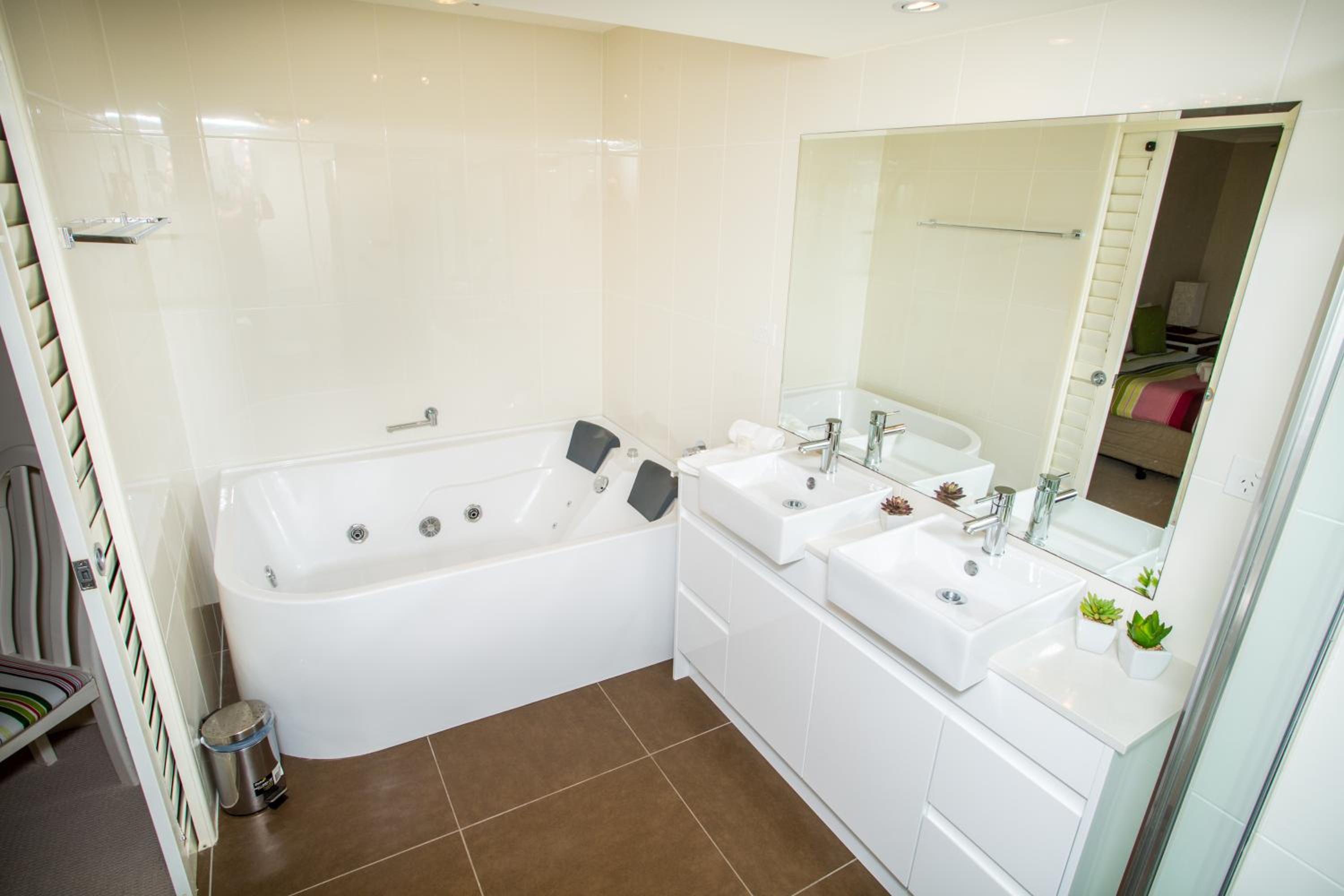 Two-Bedroom Apartment - Beachfront - Non Smoking - Photo 7