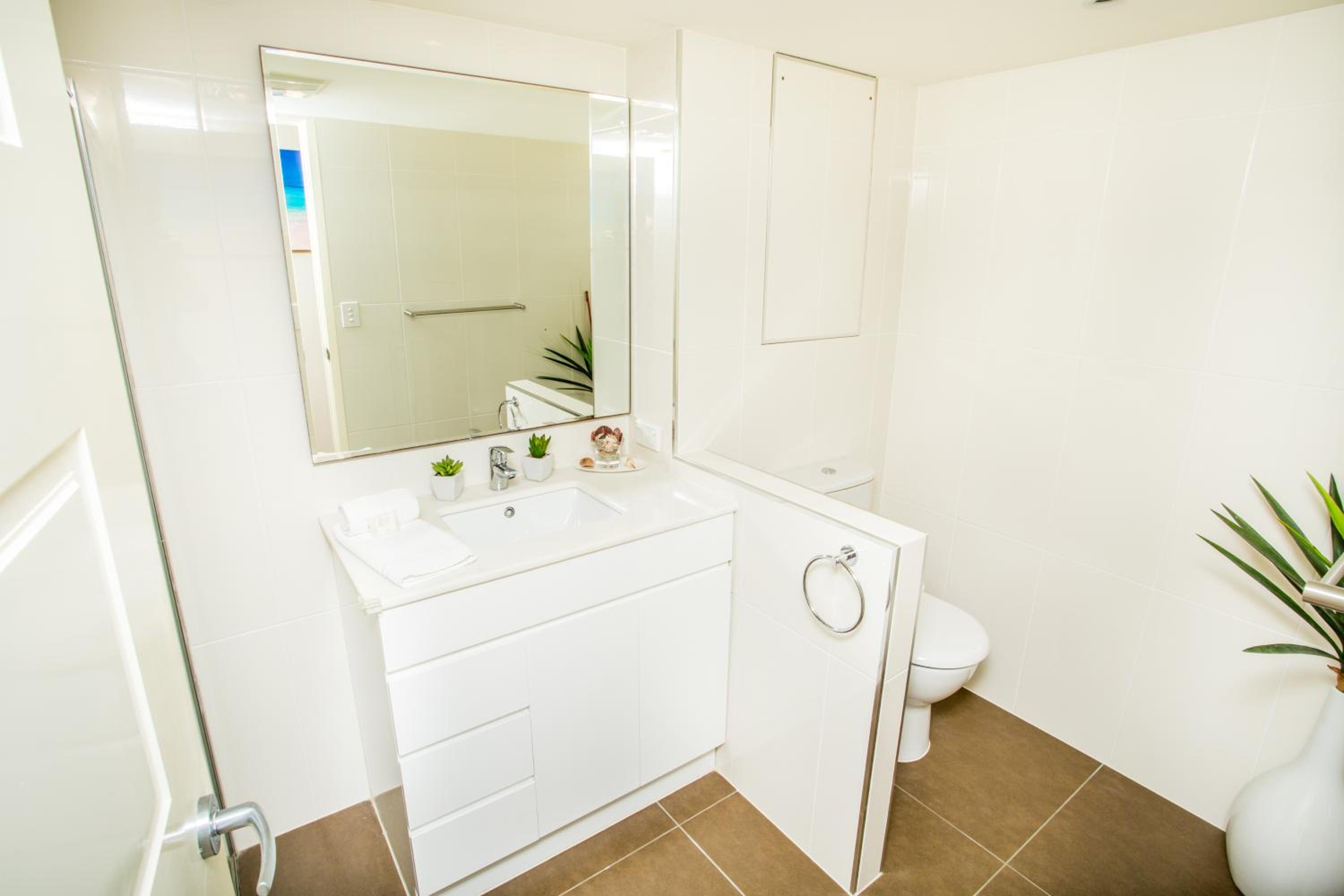 Two-Bedroom Apartment - Beachfront - Non Smoking - Photo 8