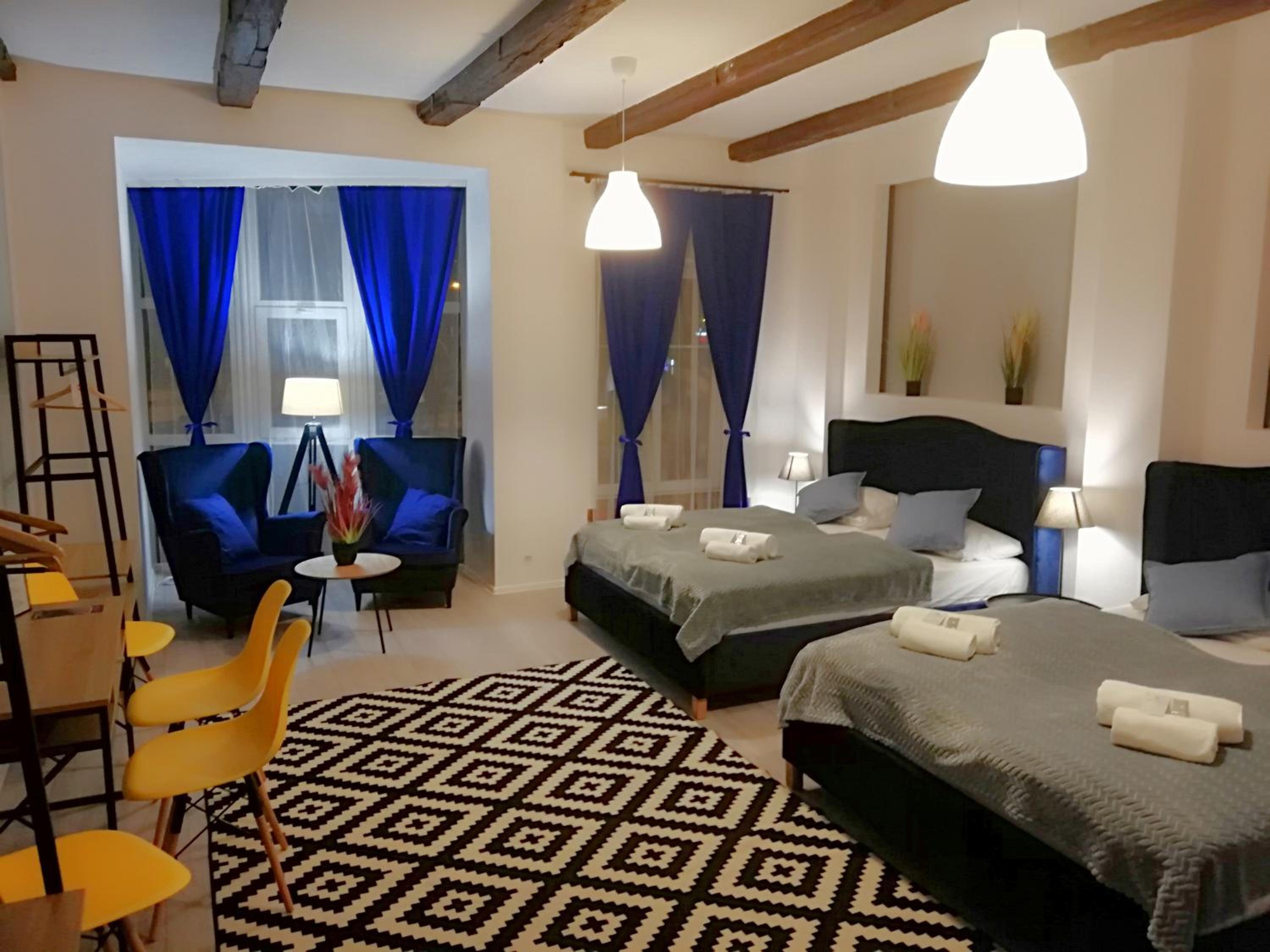 Superior Family Room photo 2