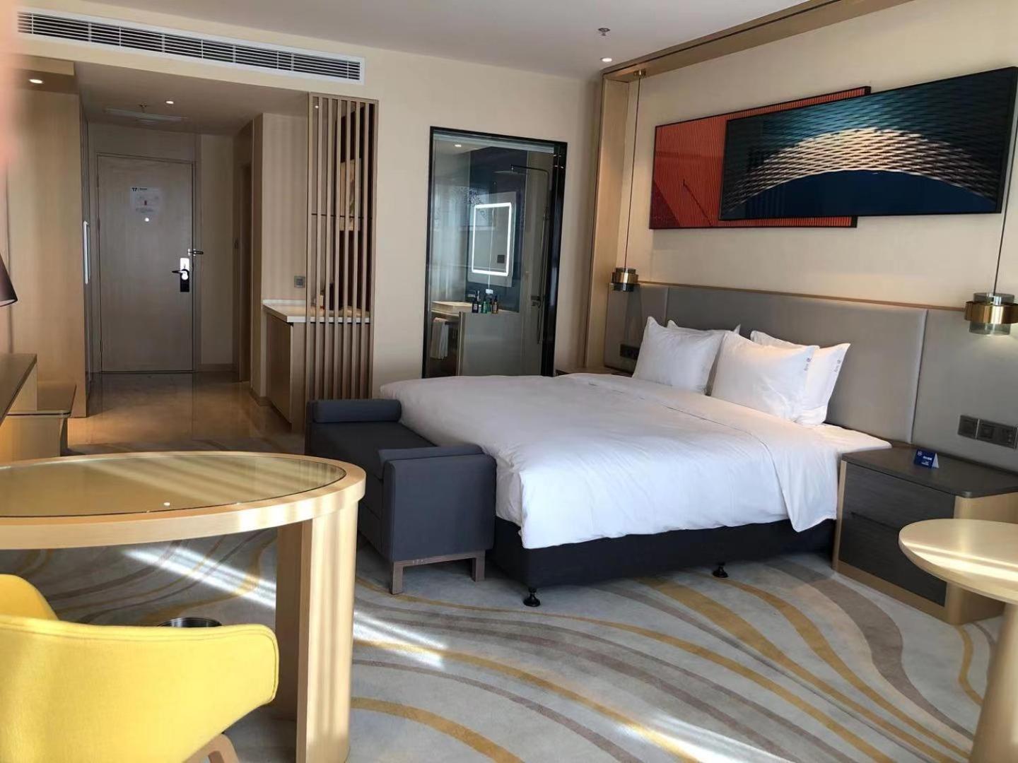 Standard King Room - High Floor/Smoking - Photo 2