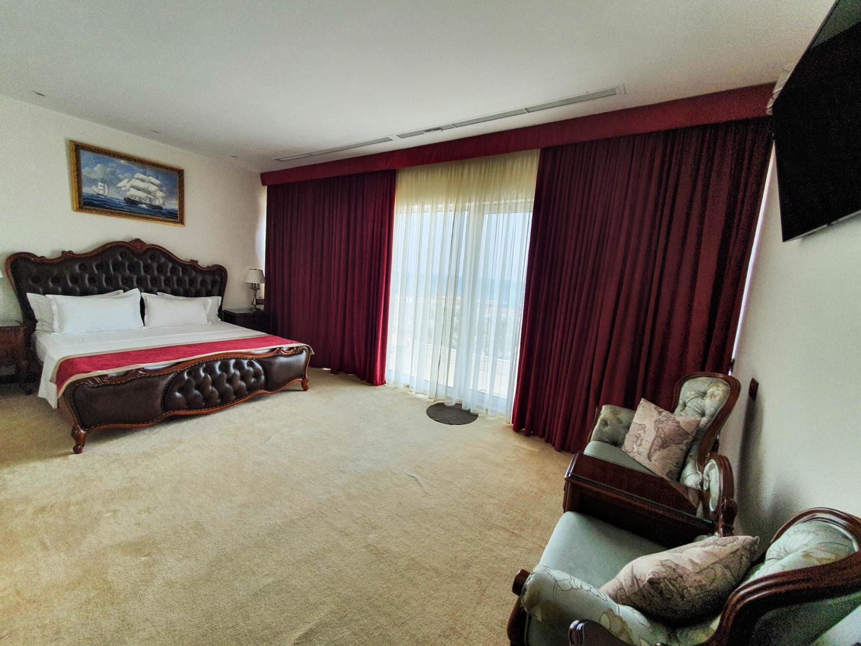 Deluxe Double Room with Balcony and Sea View
