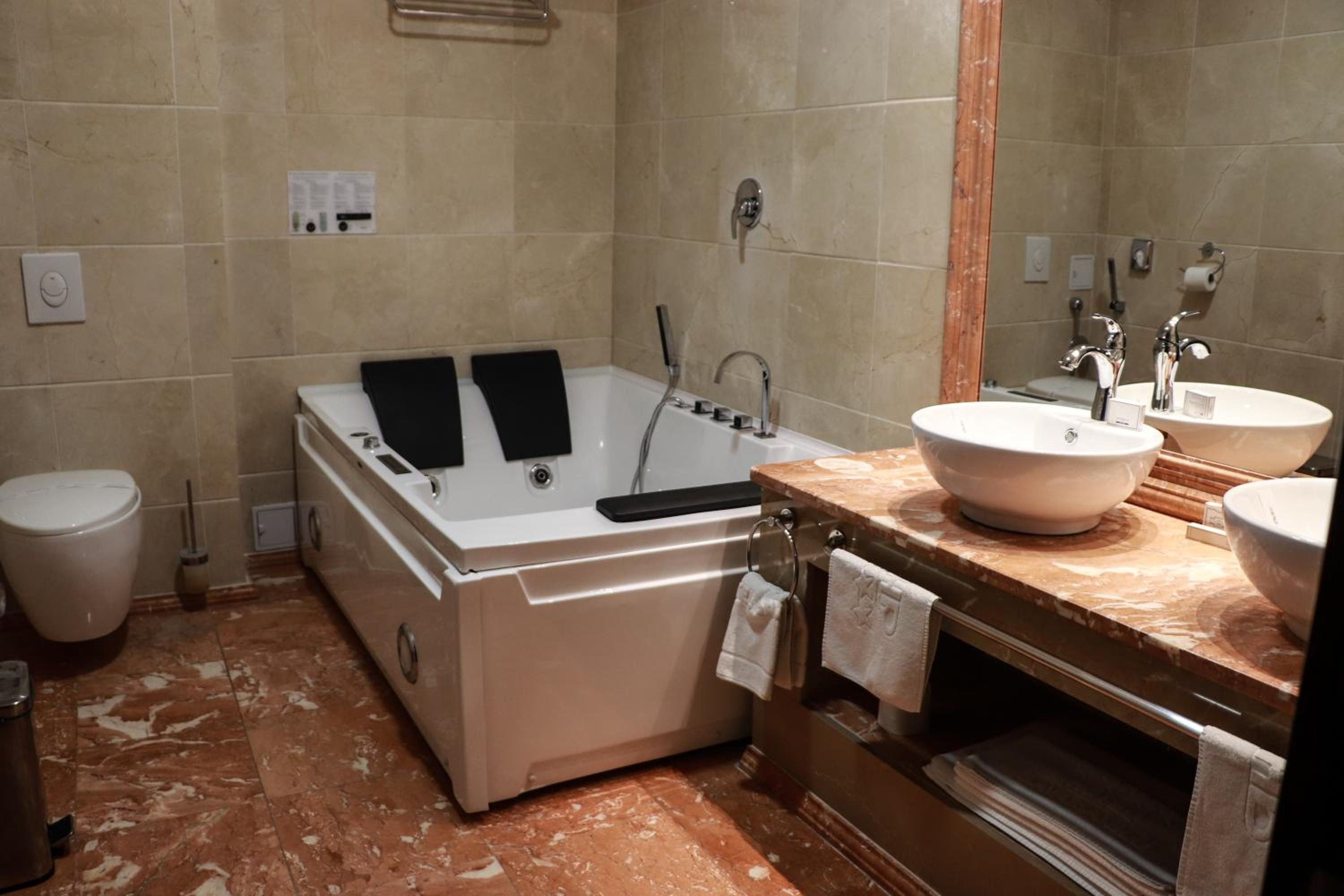 Deluxe Double Room with Balcony and Sea View photo 3