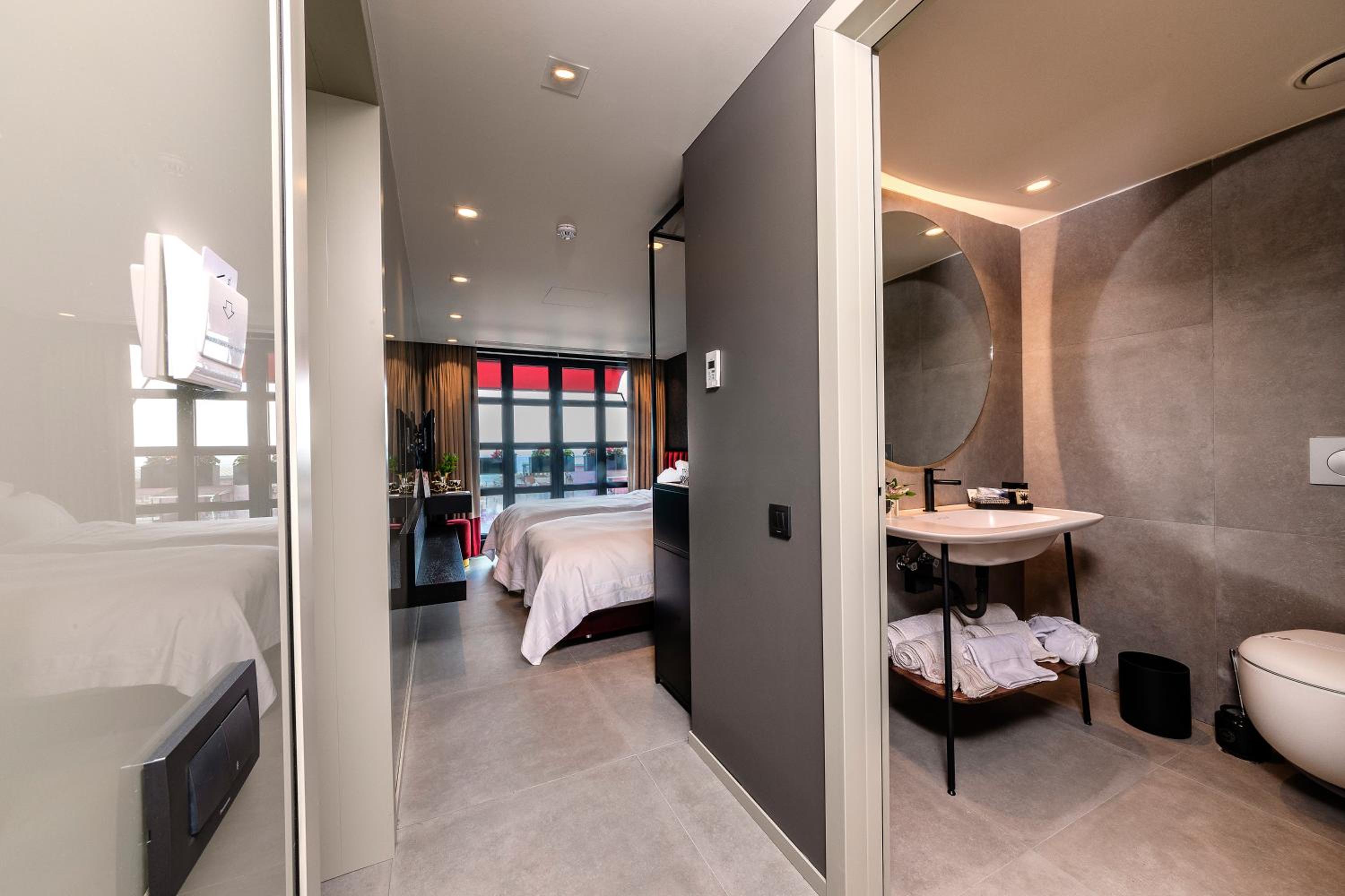 Deluxe Twin Room With Sea View photo 3