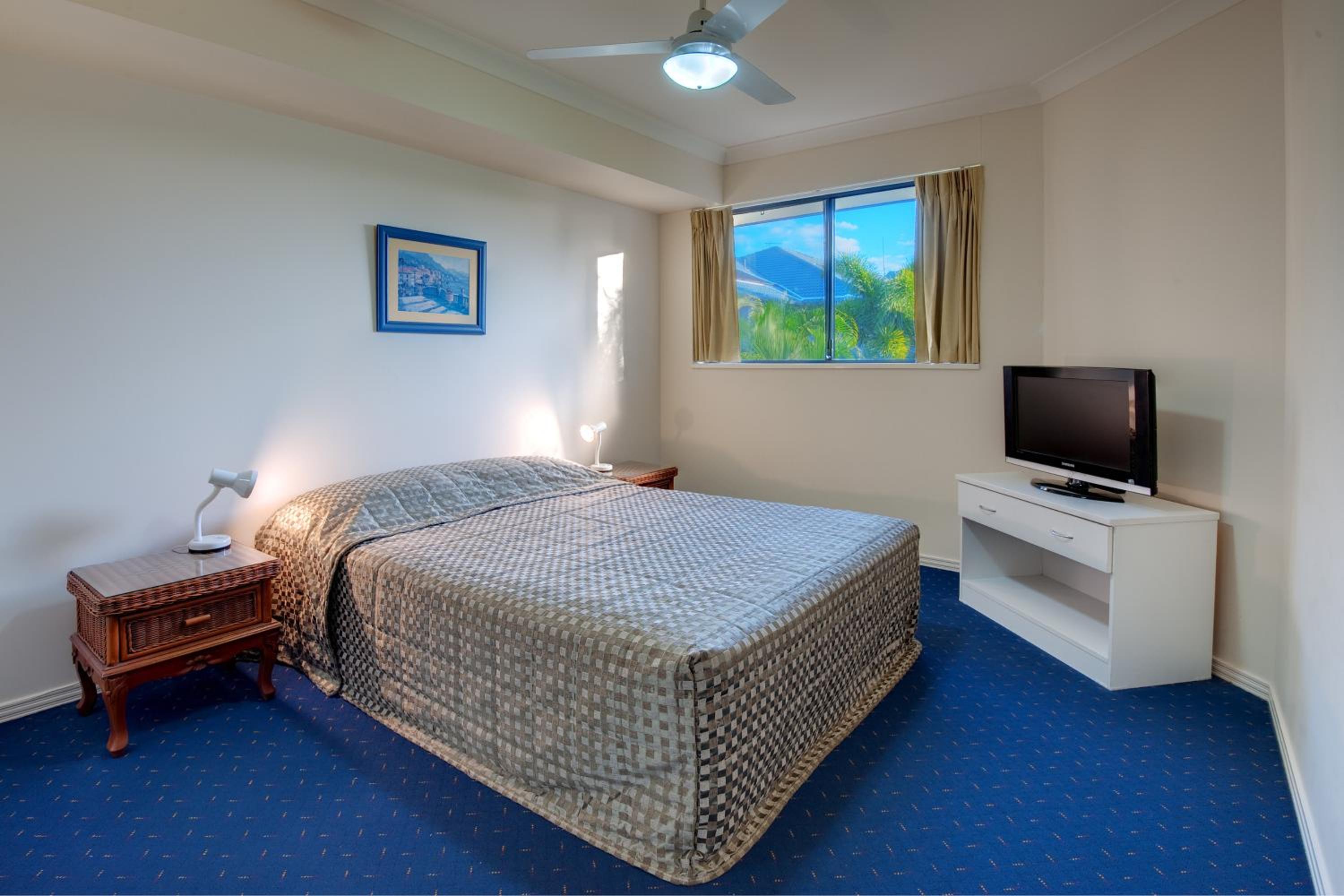 One-Bedroom Apartment - Photo 12
