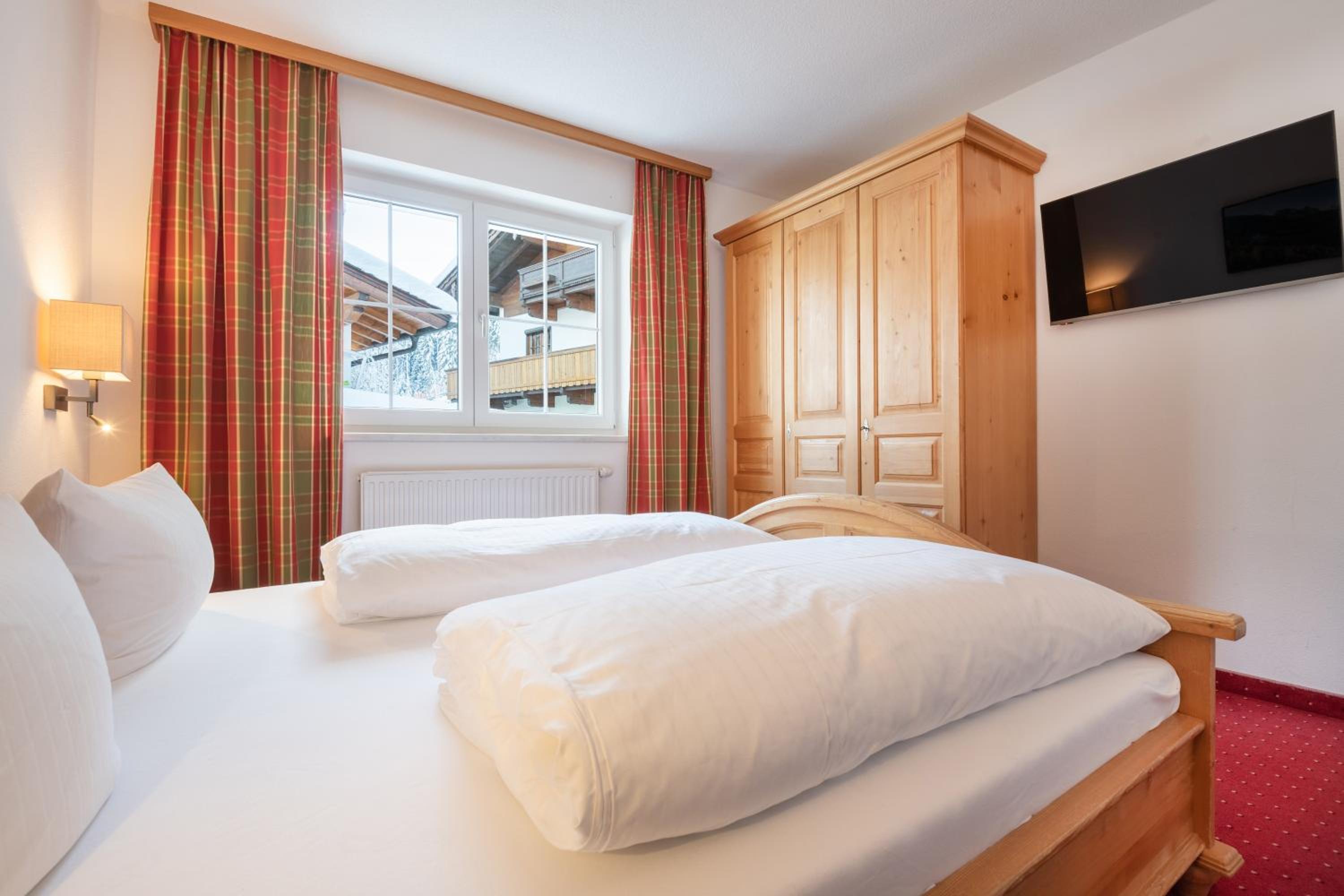 Four-Bedroom Apartment (10 Adults) photo 3
