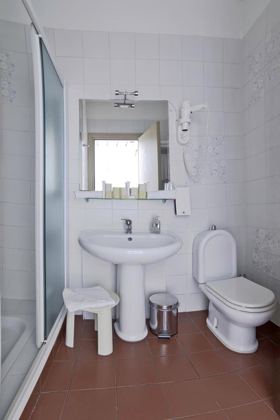 Comfort Double or Twin Room thumbnail 6
