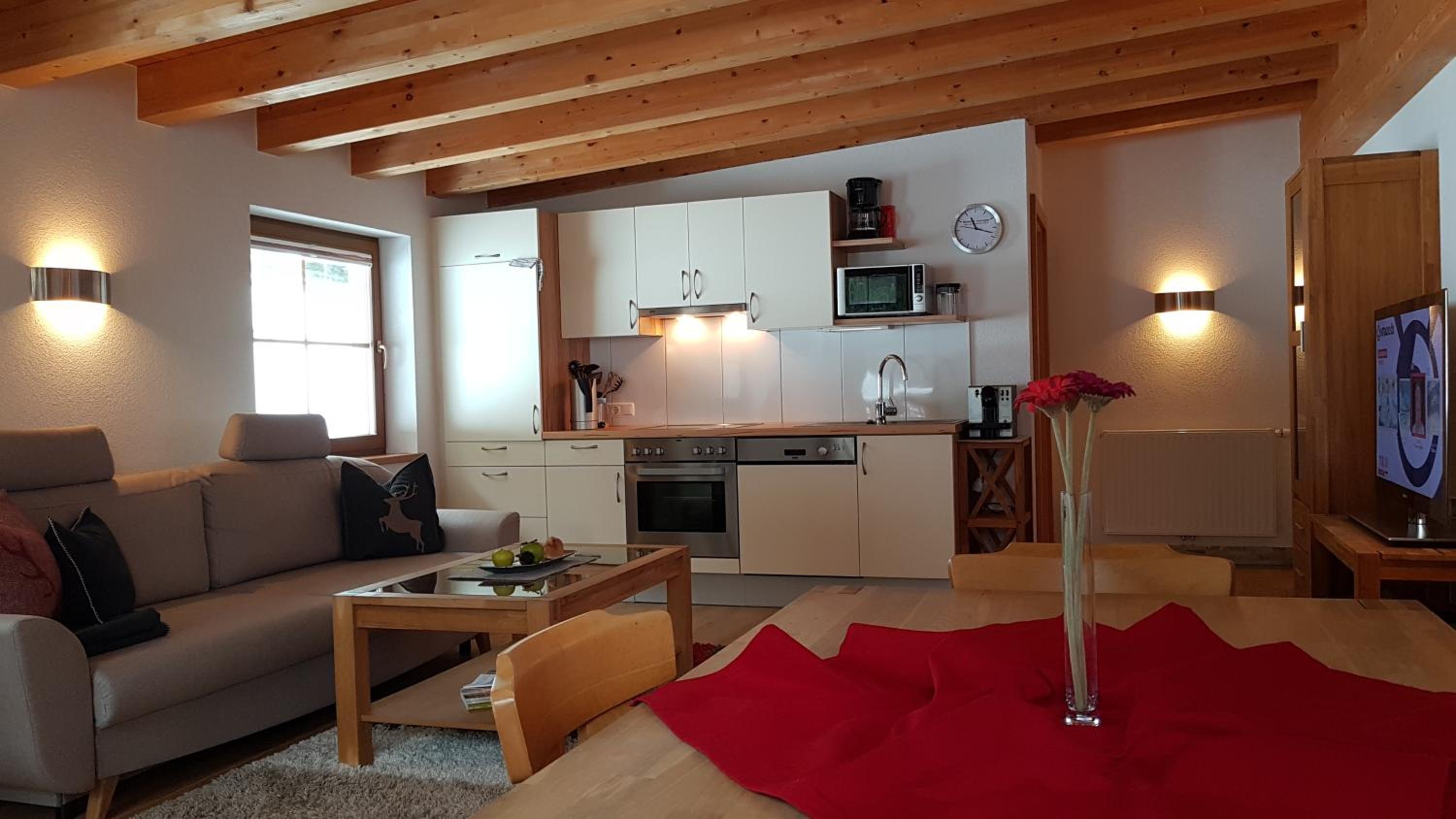 Two-Bedroom Apartment with Balcony photo 3