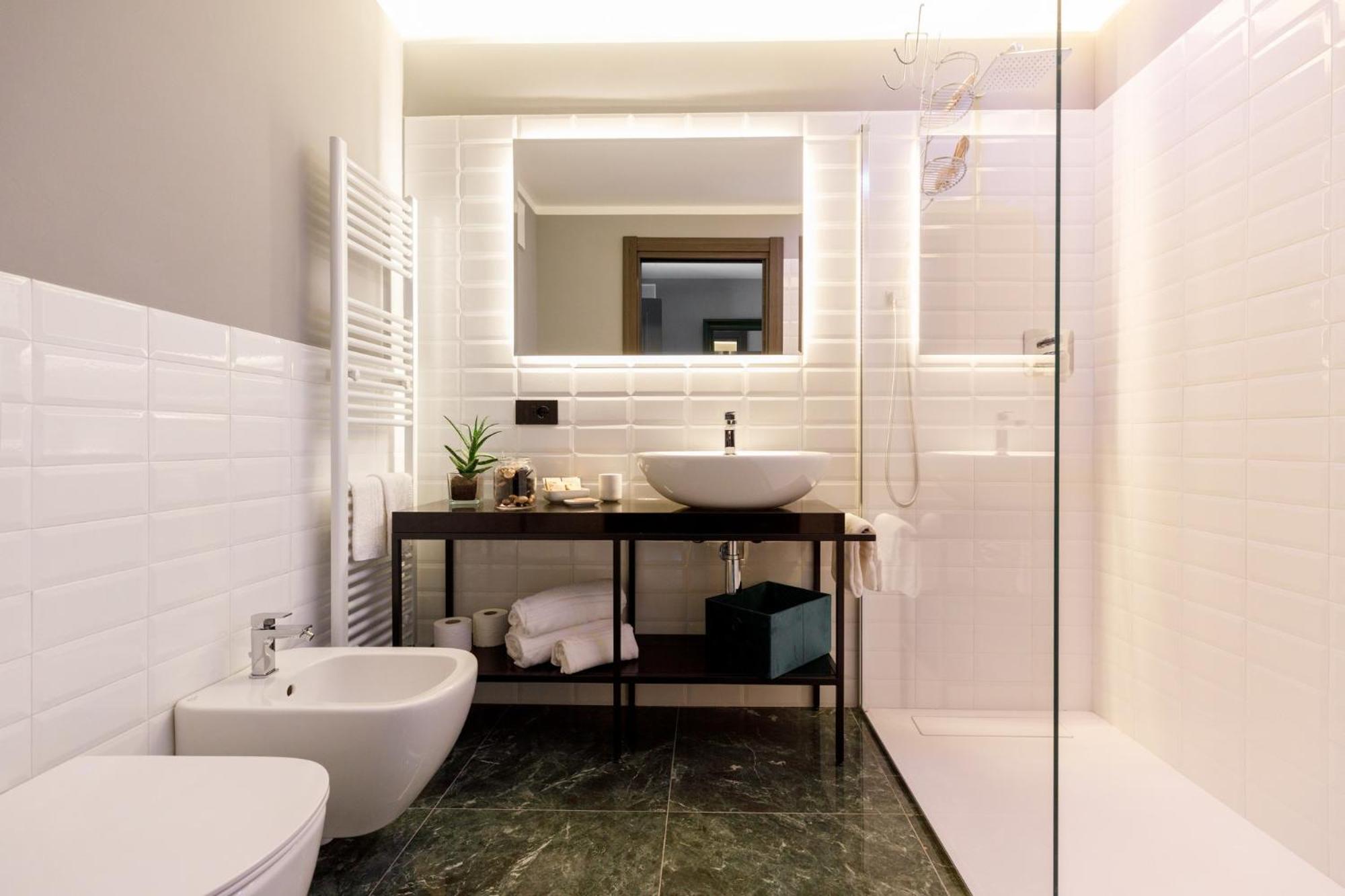Junior Suite with Lake View - Photo 8