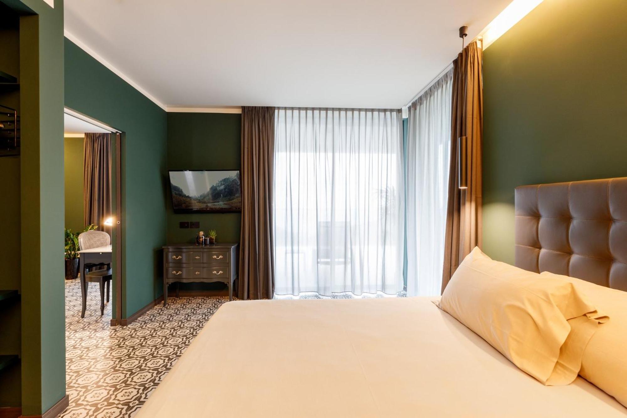 Junior Suite with Lake View - Photo 14