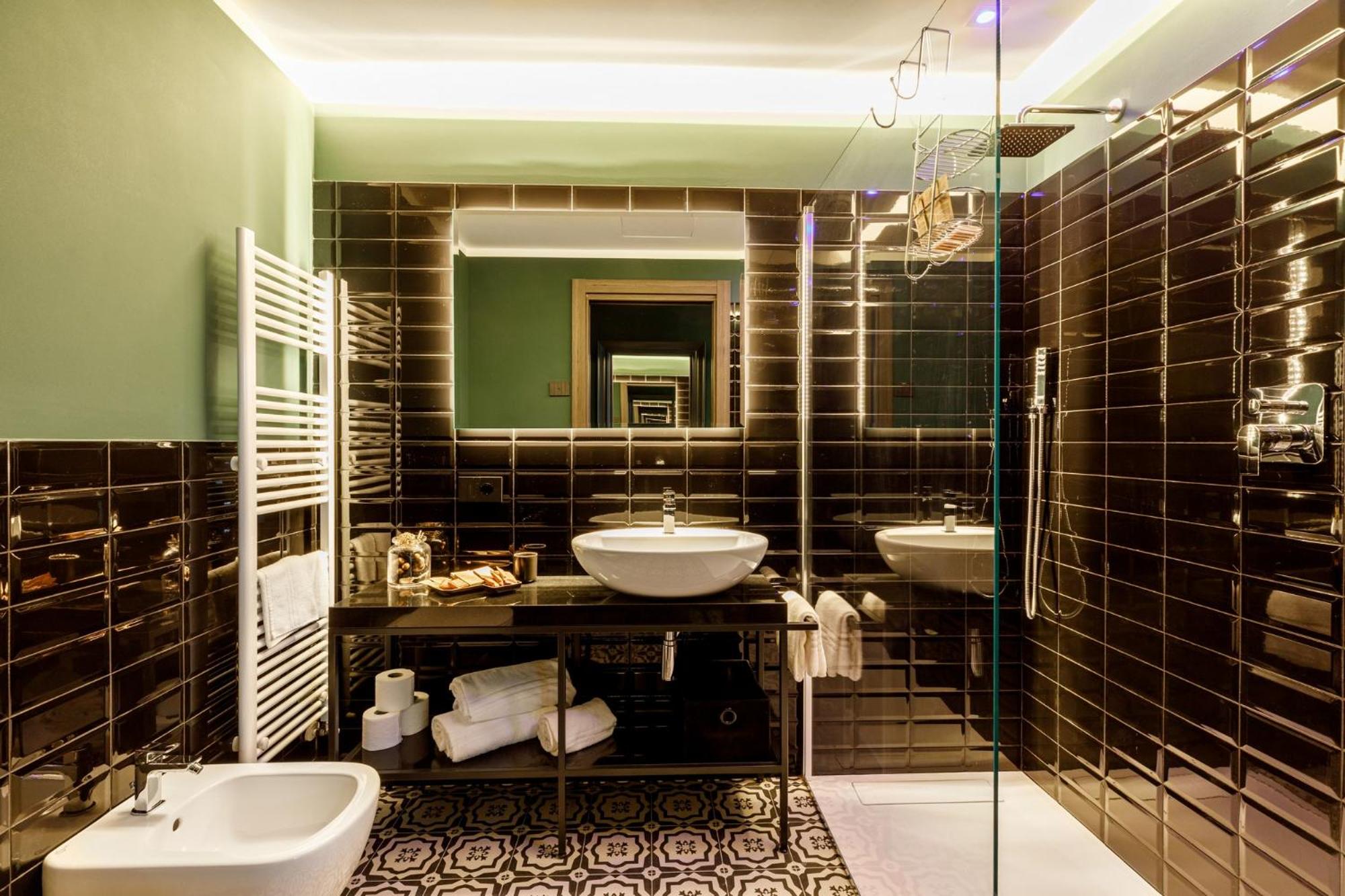 Junior Suite with Lake View - Photo 15