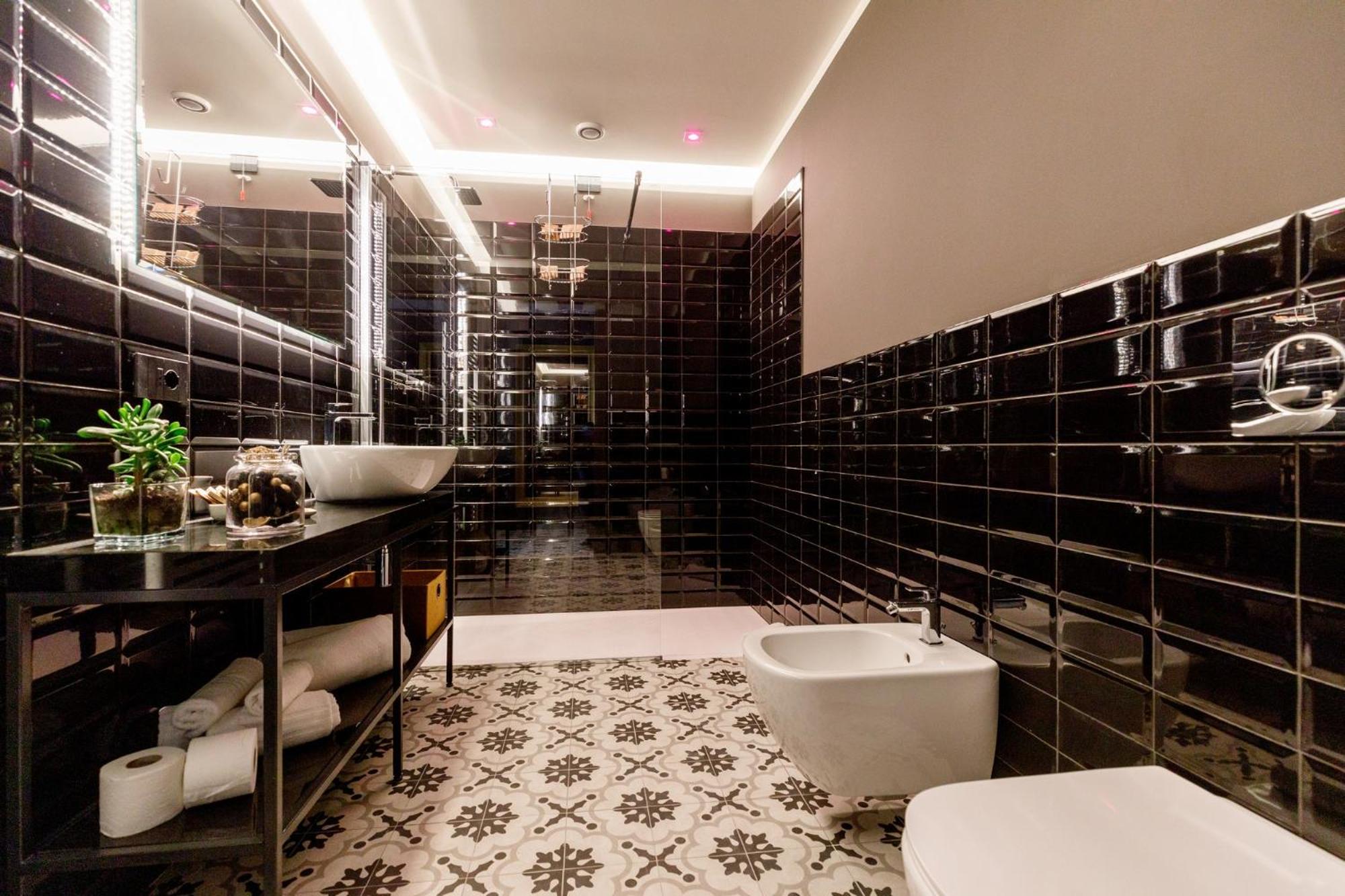 Junior Suite with Lake View - Photo 19