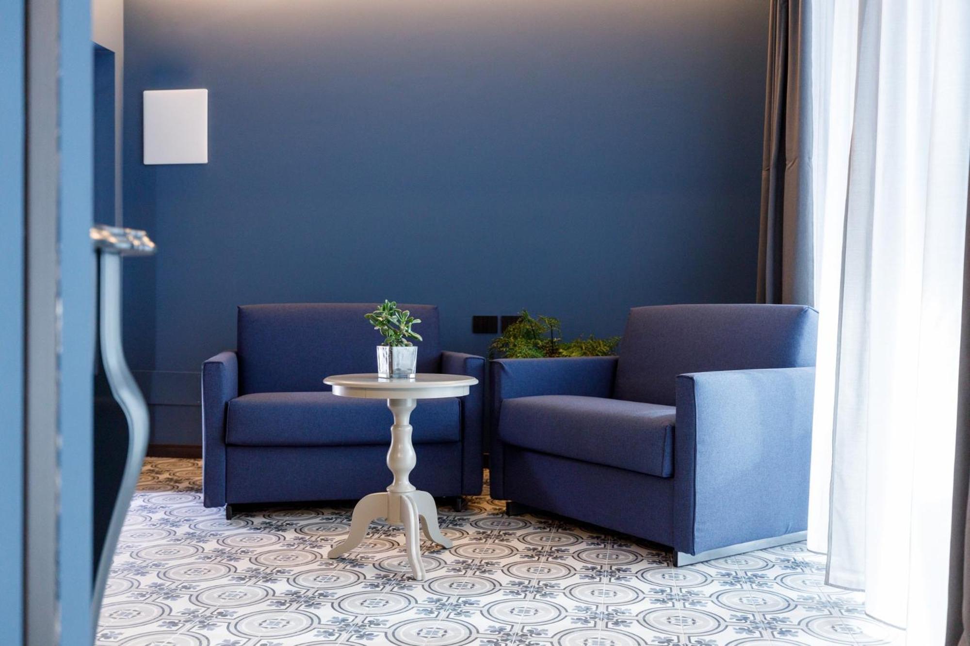 Junior Suite with Lake View - Photo 21