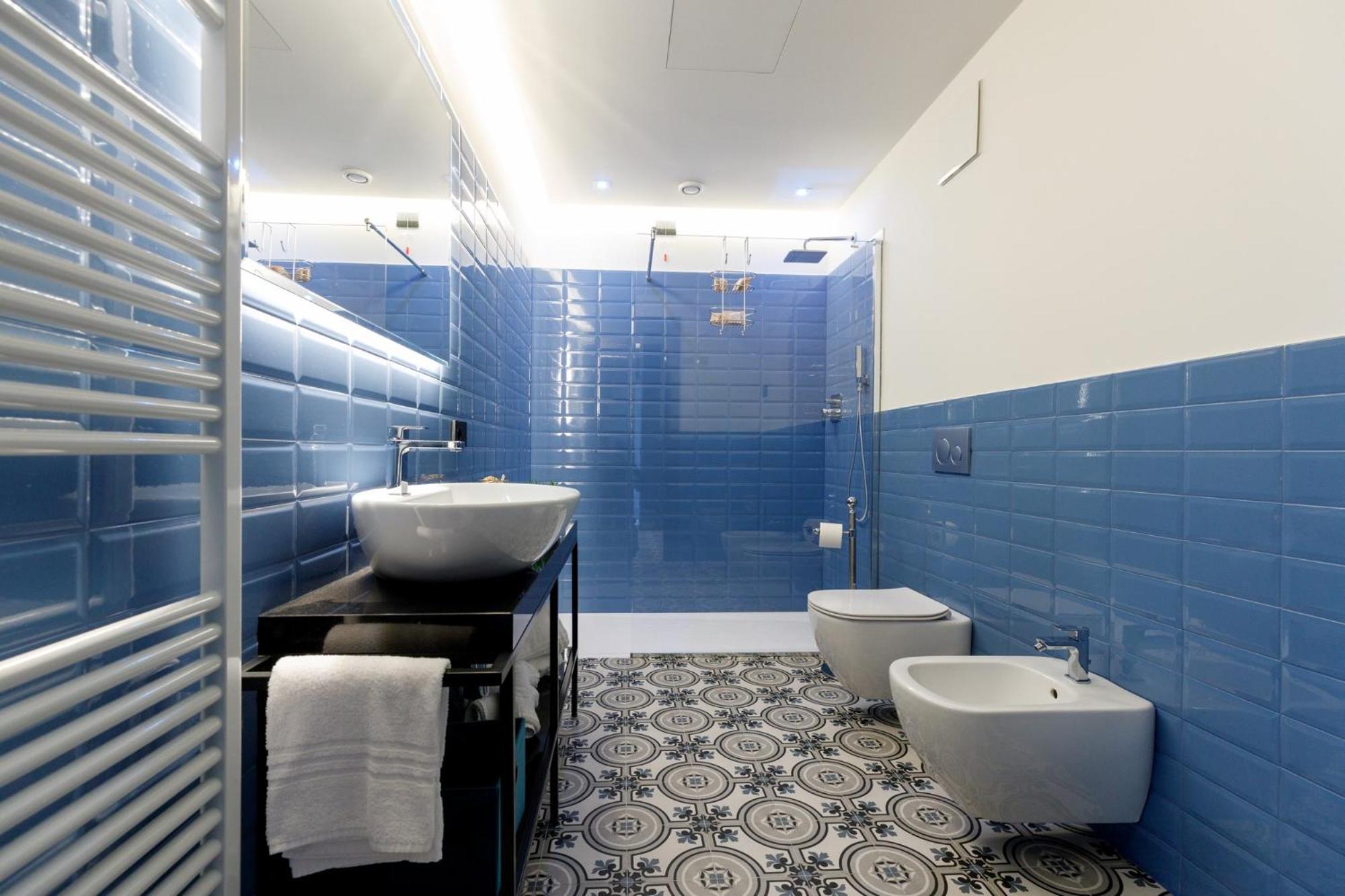 Junior Suite with Lake View - Photo 22