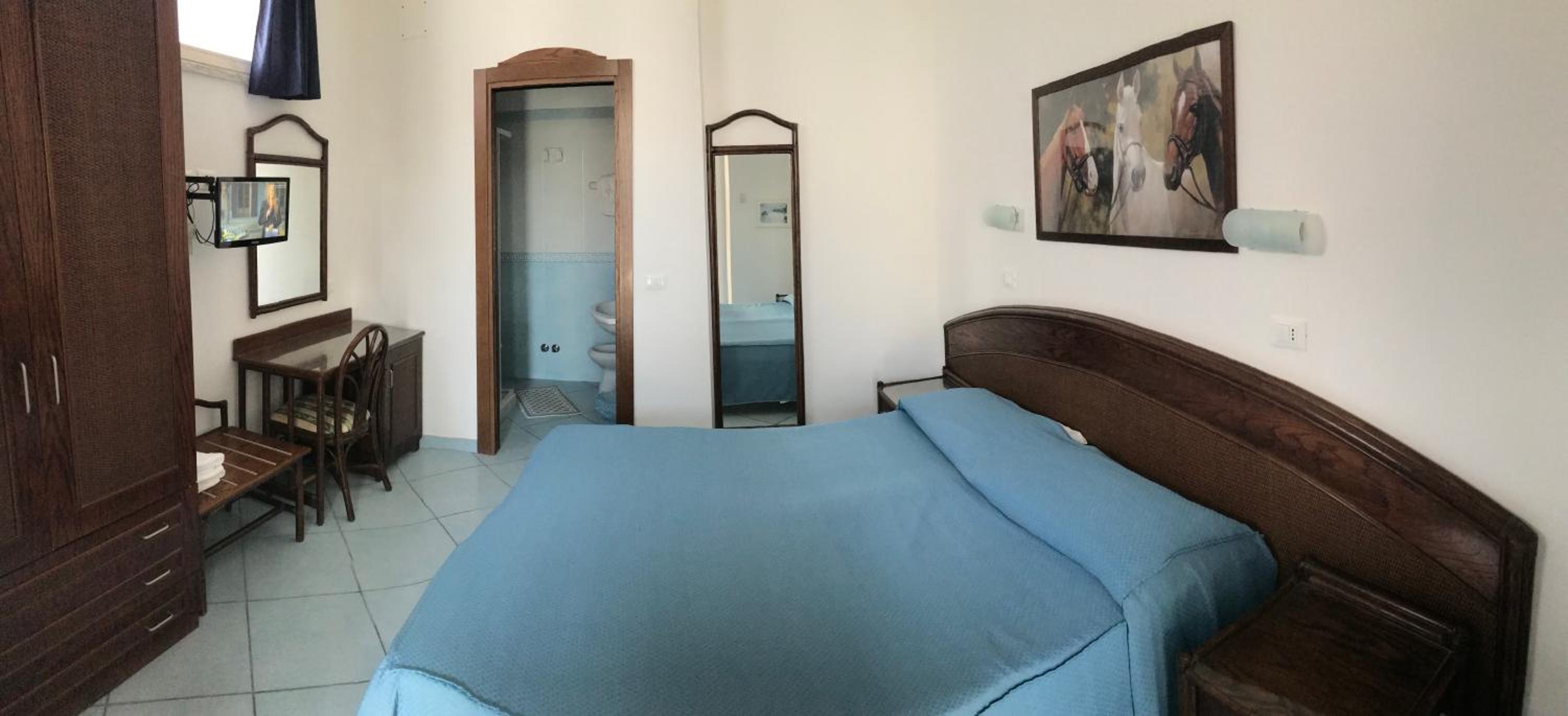 Standard Double Room - Photo 2