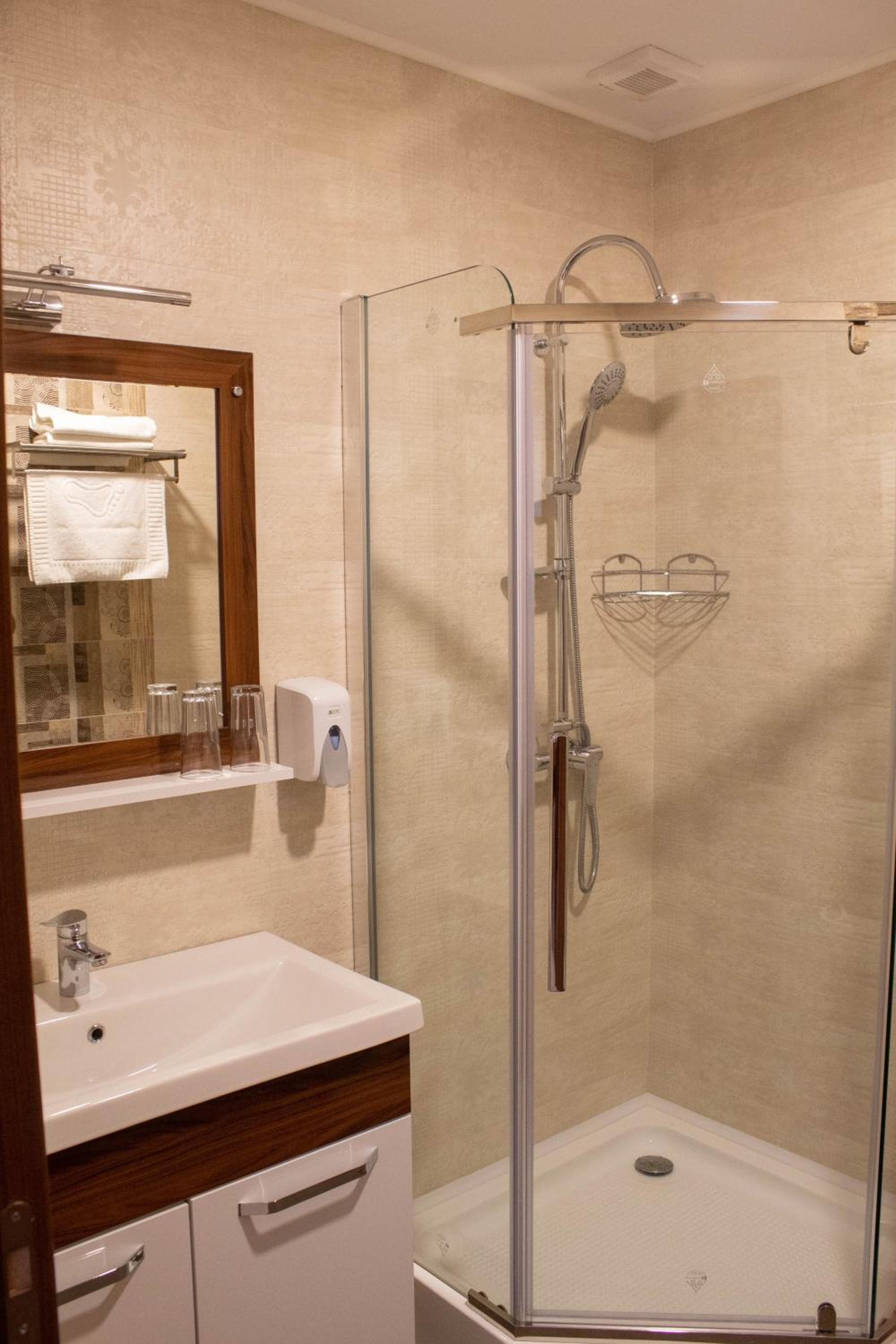 Double Room - Photo 15