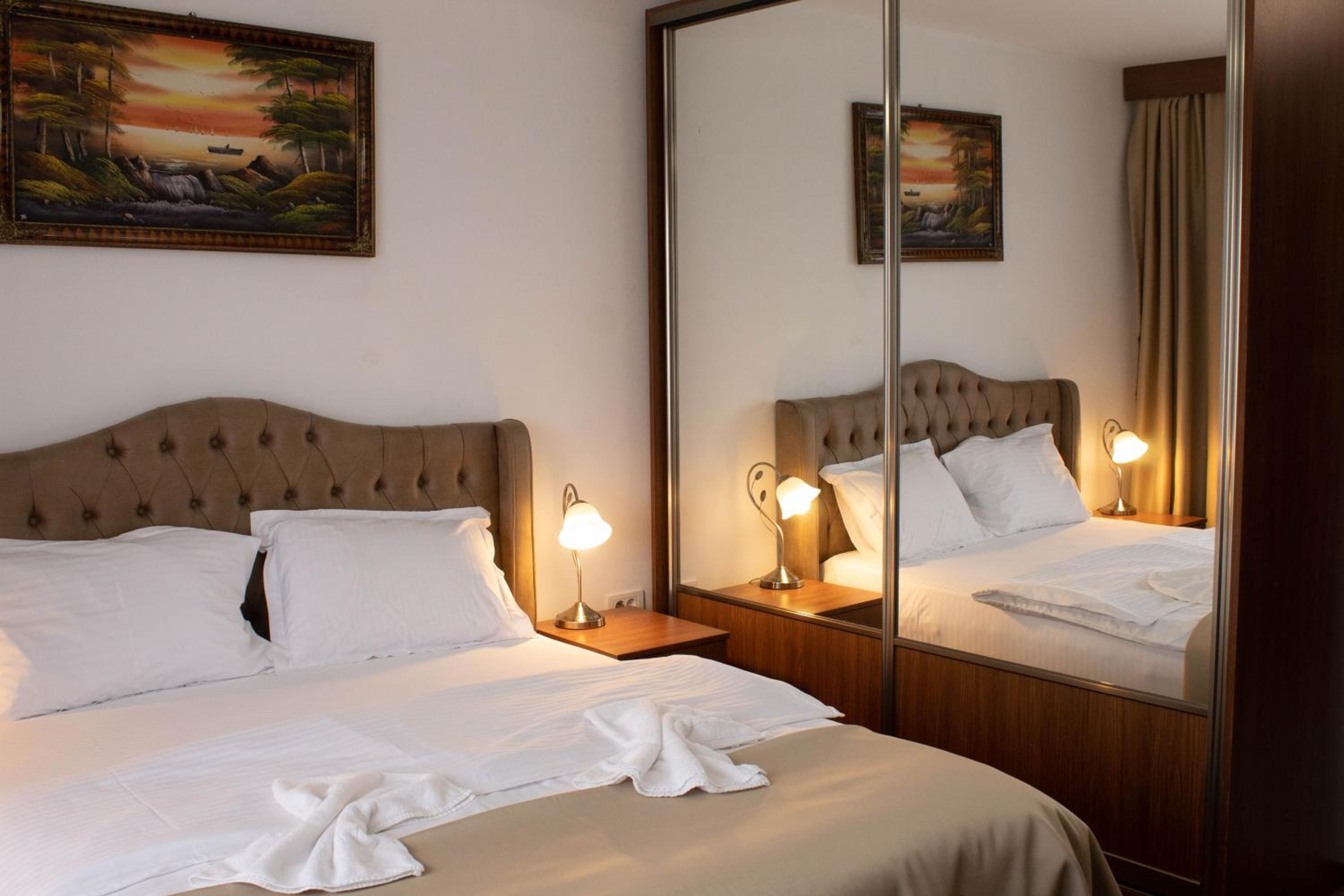 Double Room - Photo 4