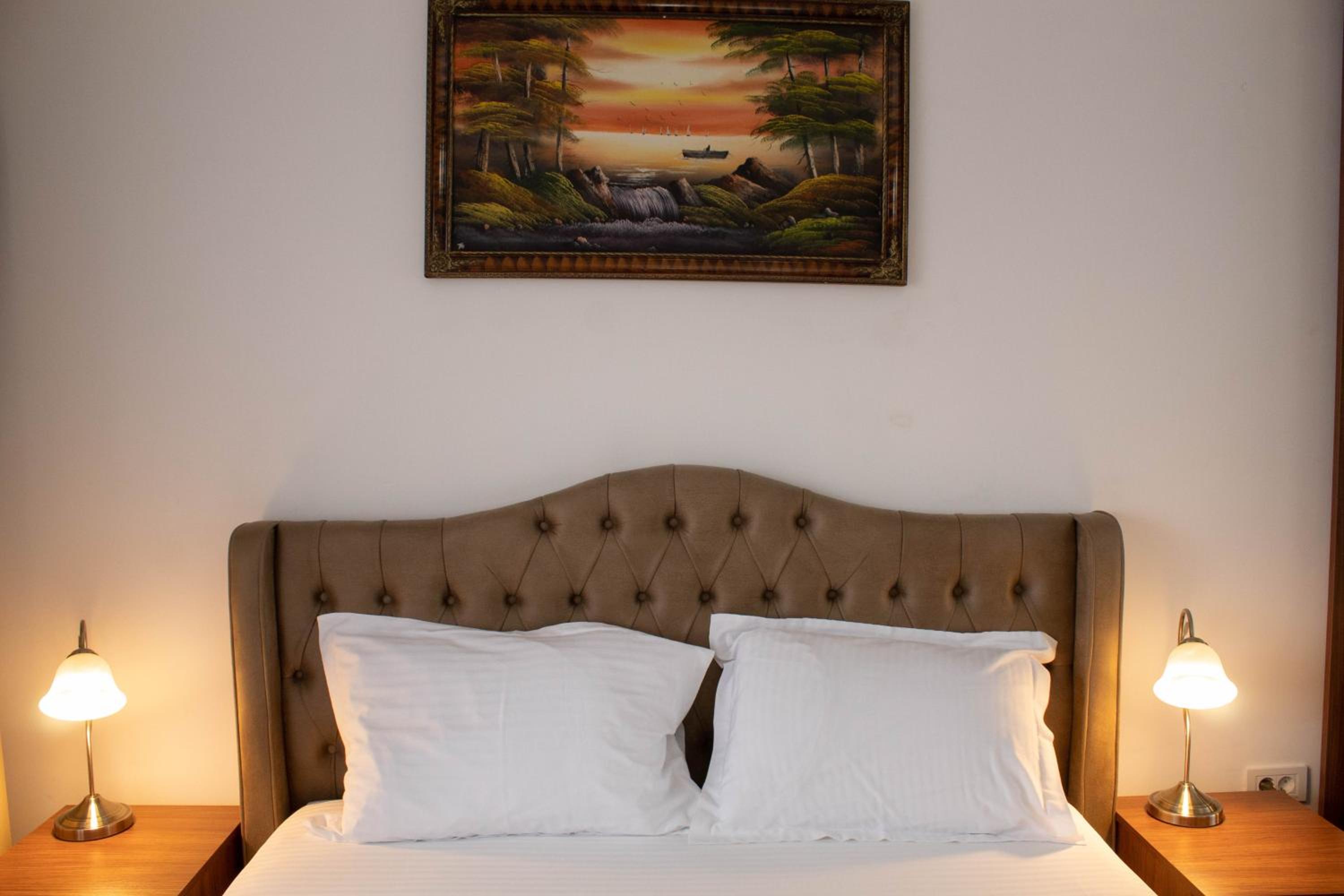 Double Room - Photo 5