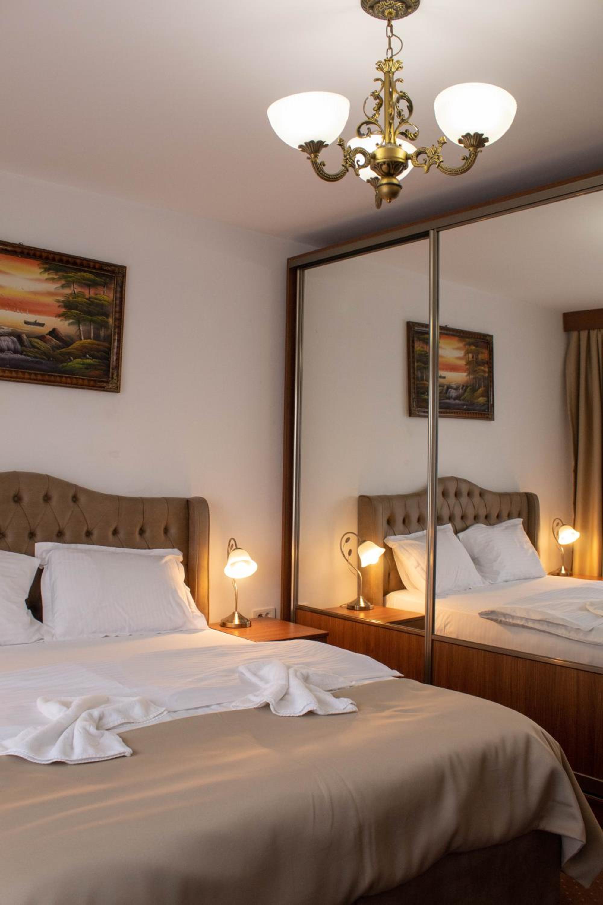 Double Room - Photo 7