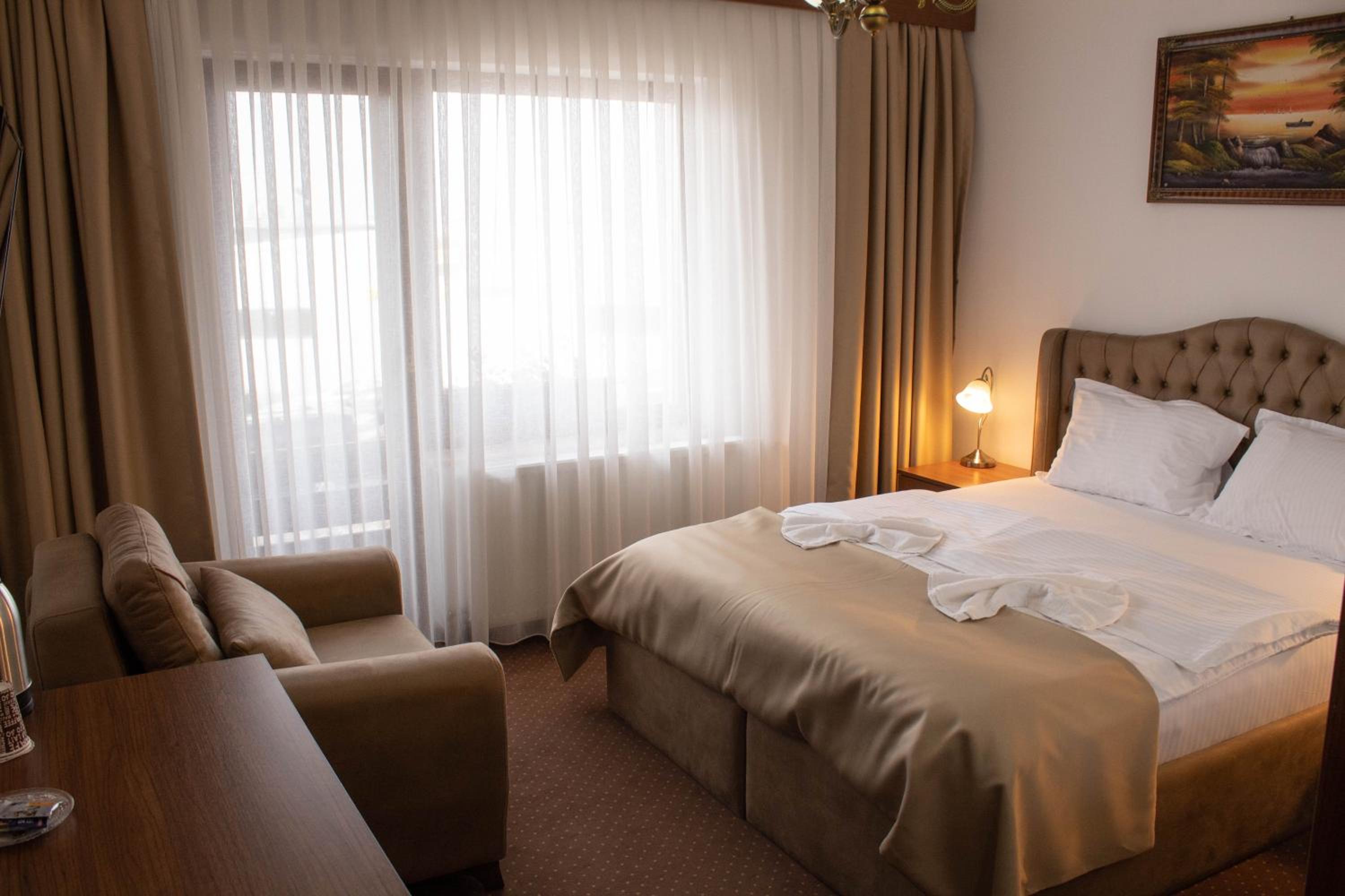 Double Room - Photo 9