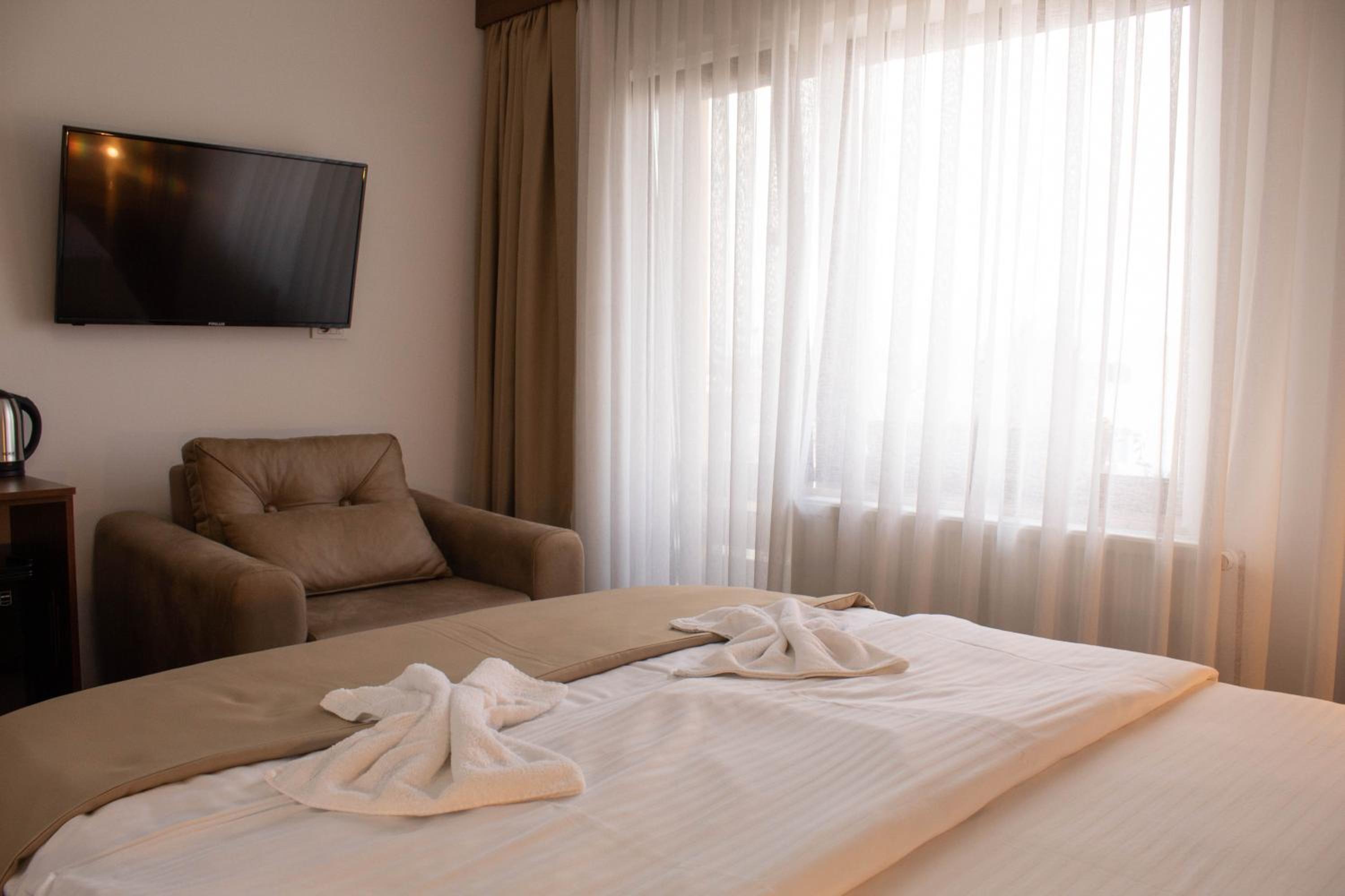Double Room - Photo 10