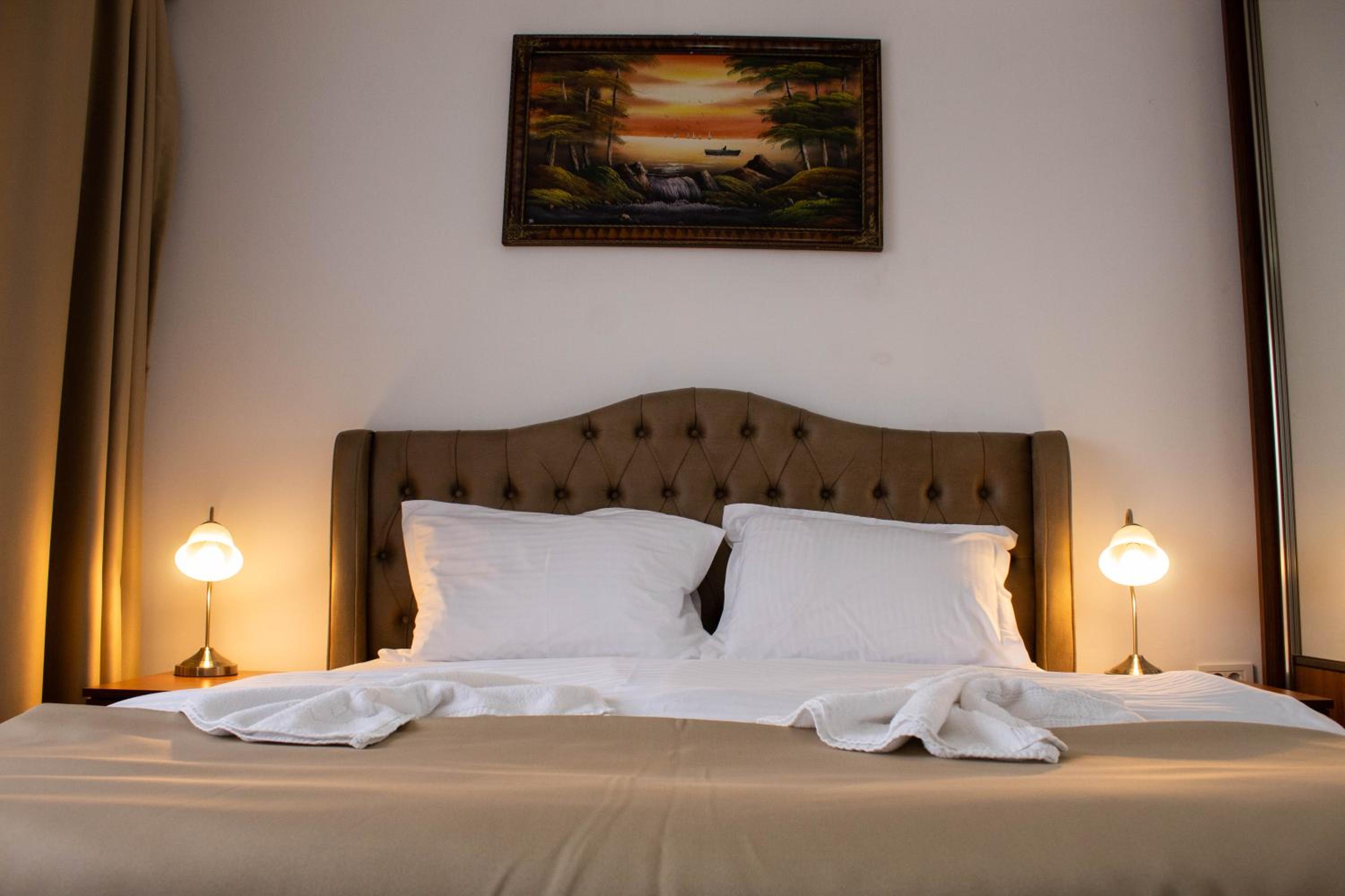 Double Room - Photo 11