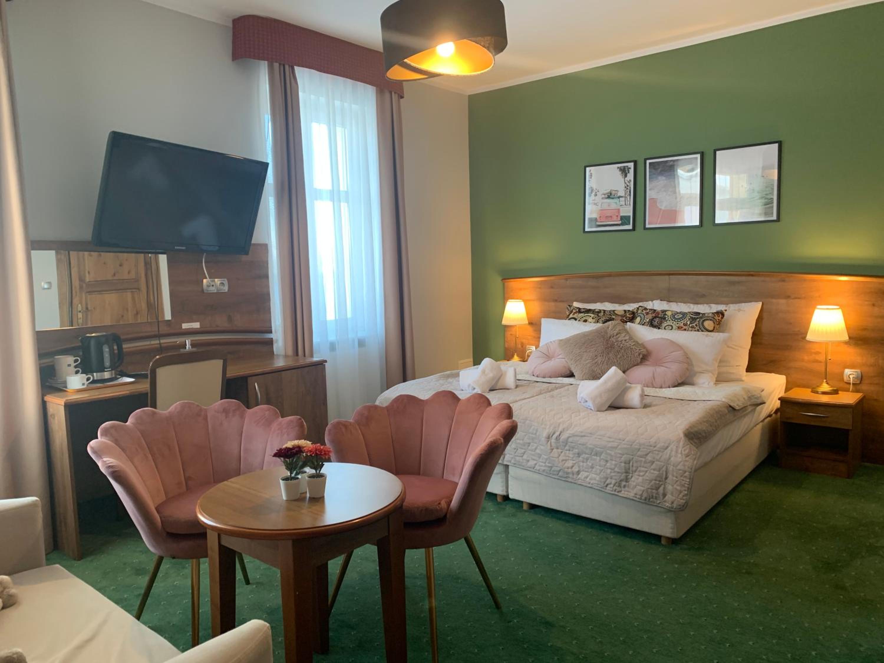 Double Room with Extra Bed (2 Adults + 1 Child) photo 1