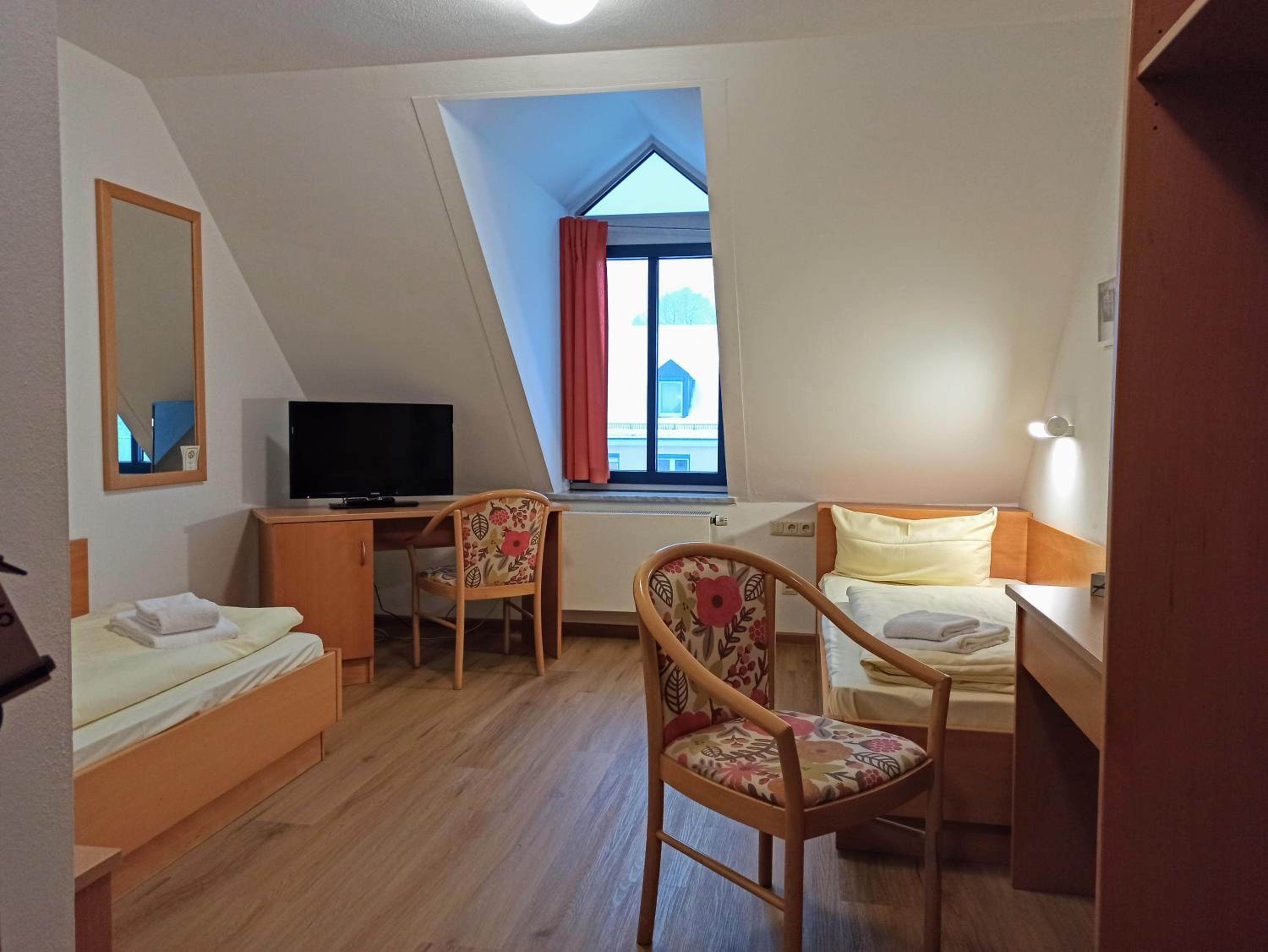 Standard Twin Room - Photo 1