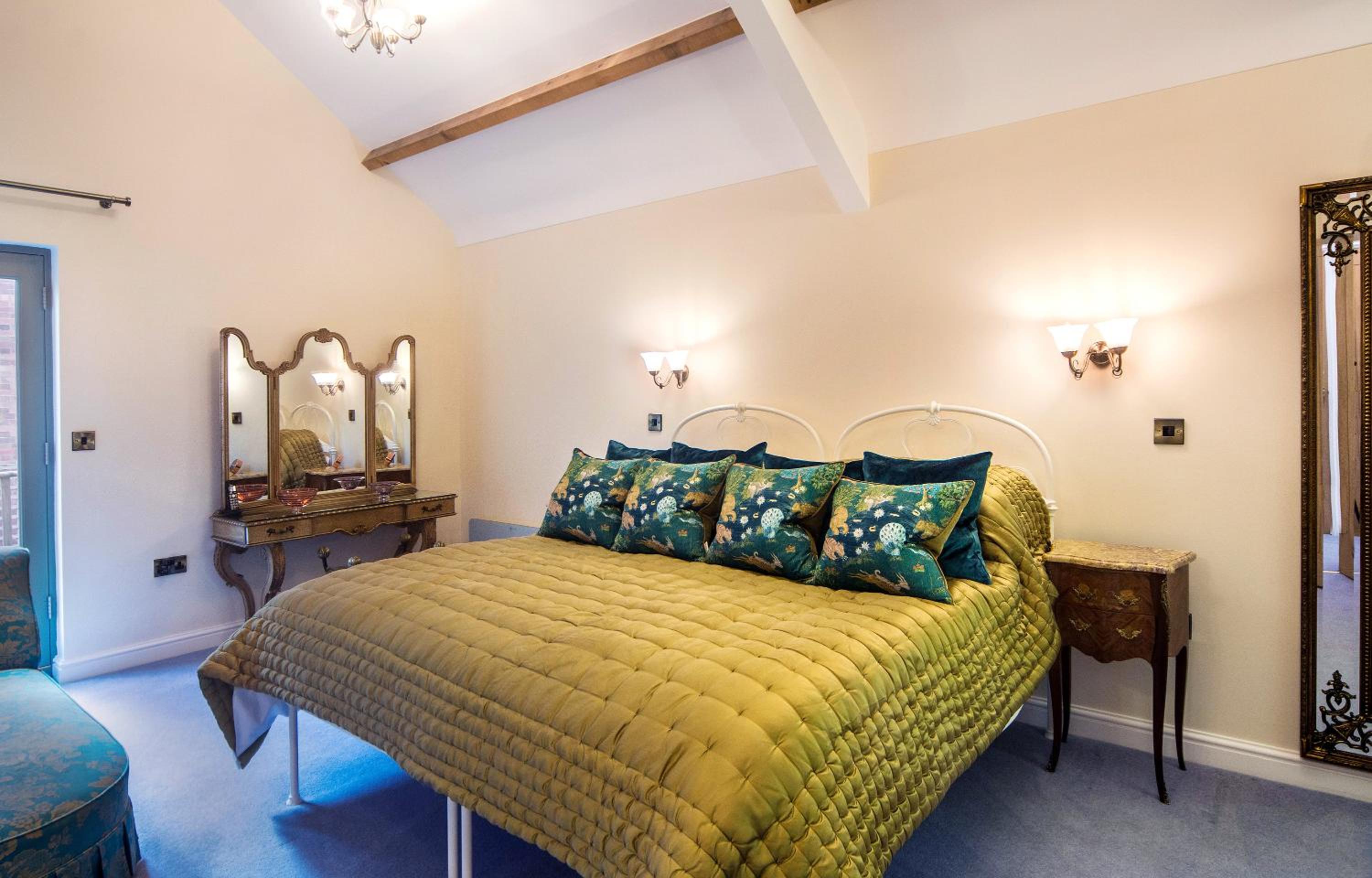 Garden Master Suite photo 1