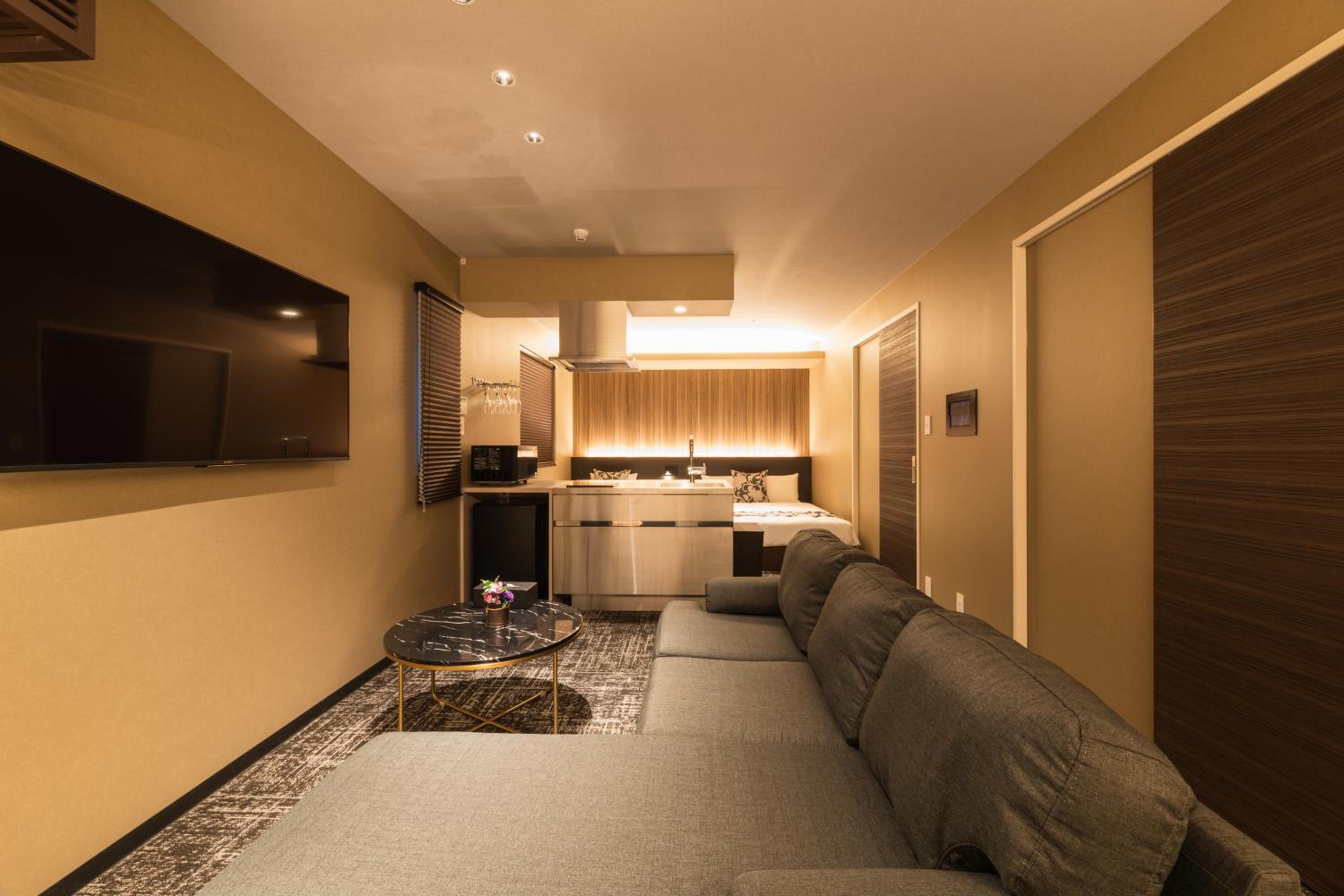 Suite - Photo 9