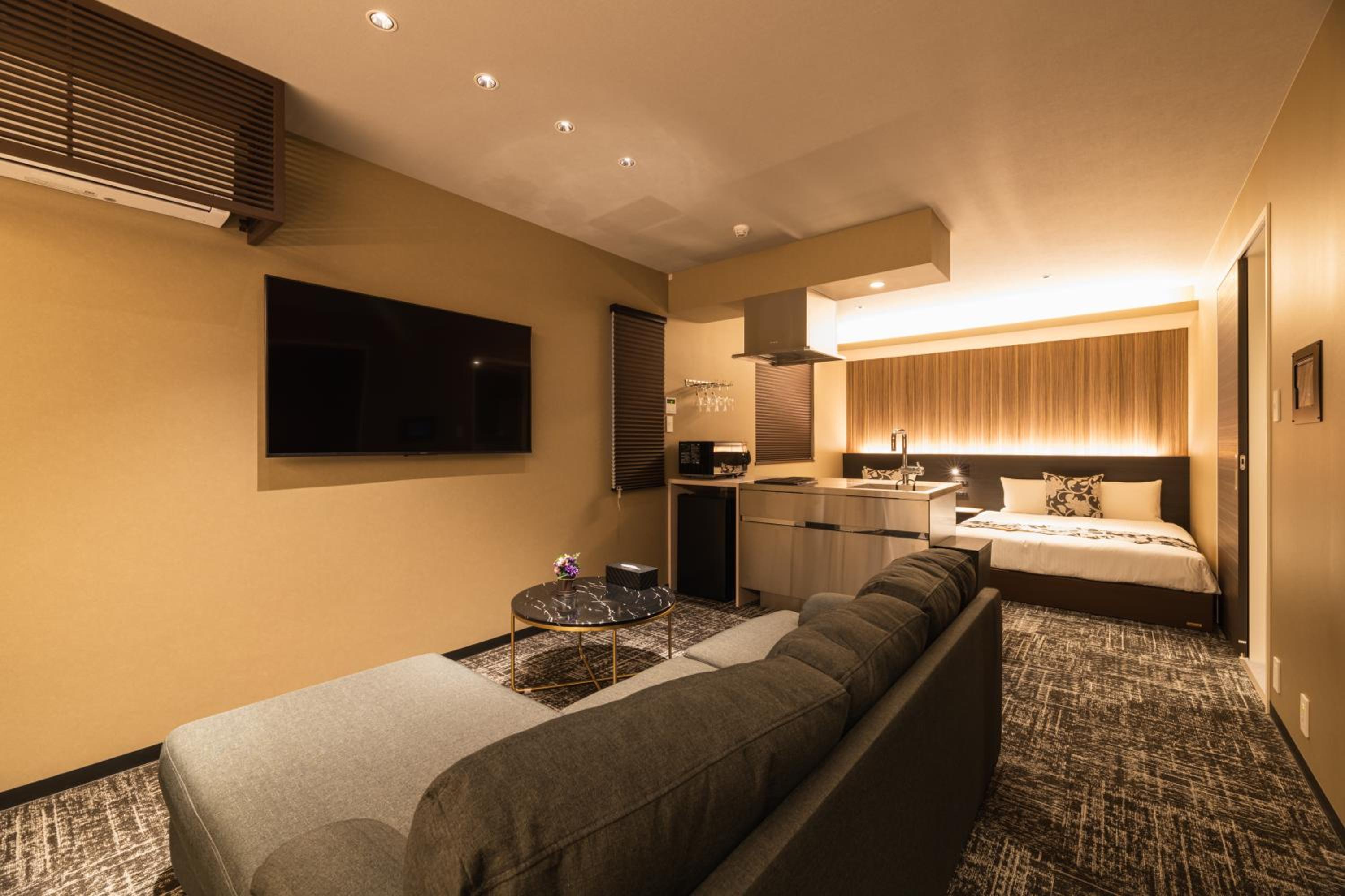 Suite - Photo 8