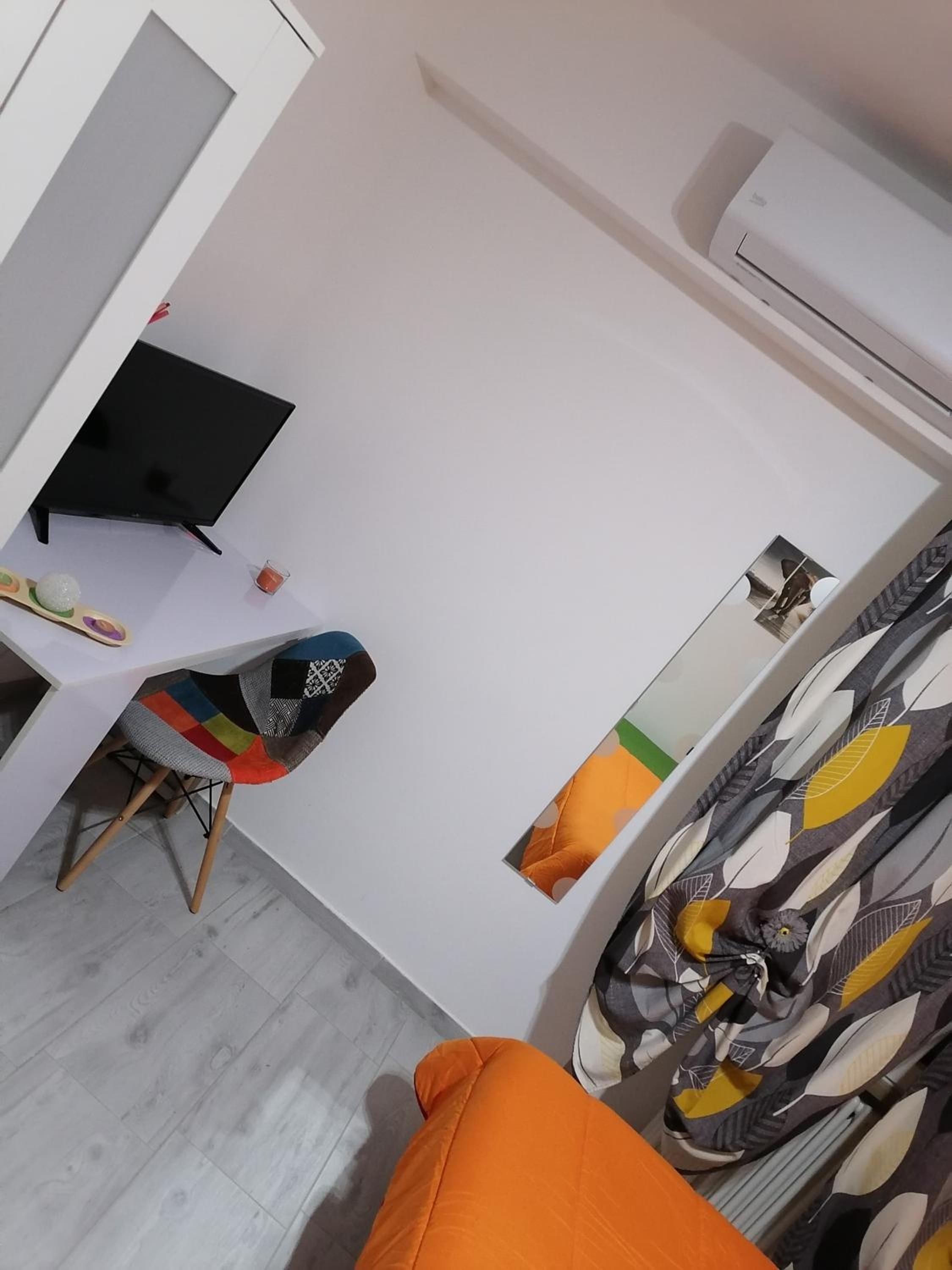 Family Room with Private Bathroom - Photo 11