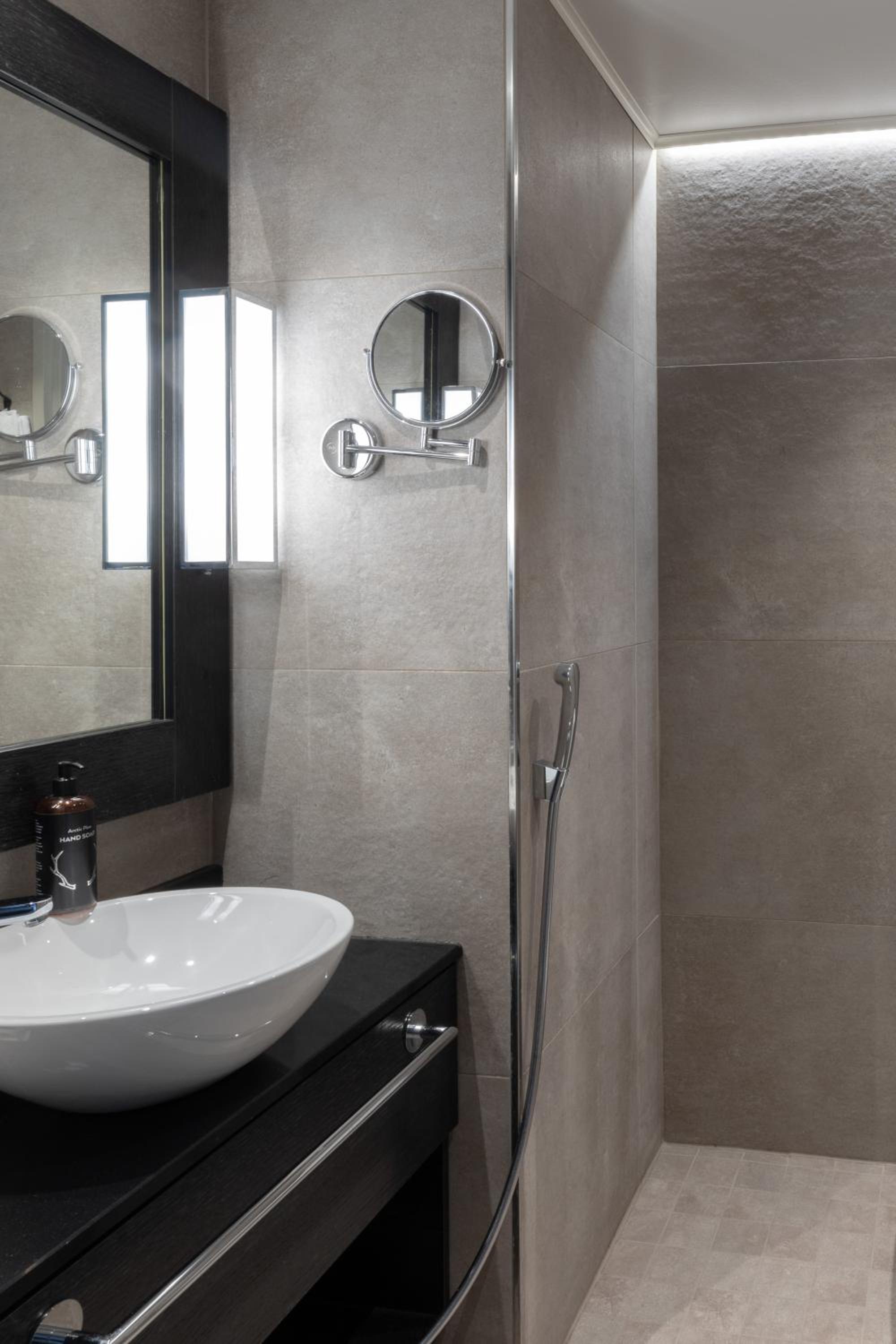 Suite - Photo 7
