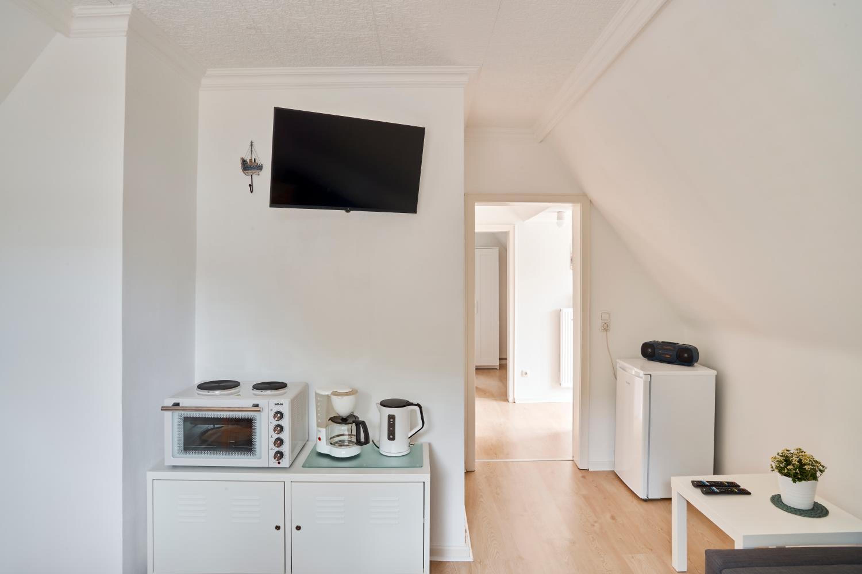 One-Bedroom Apartment - Photo 4
