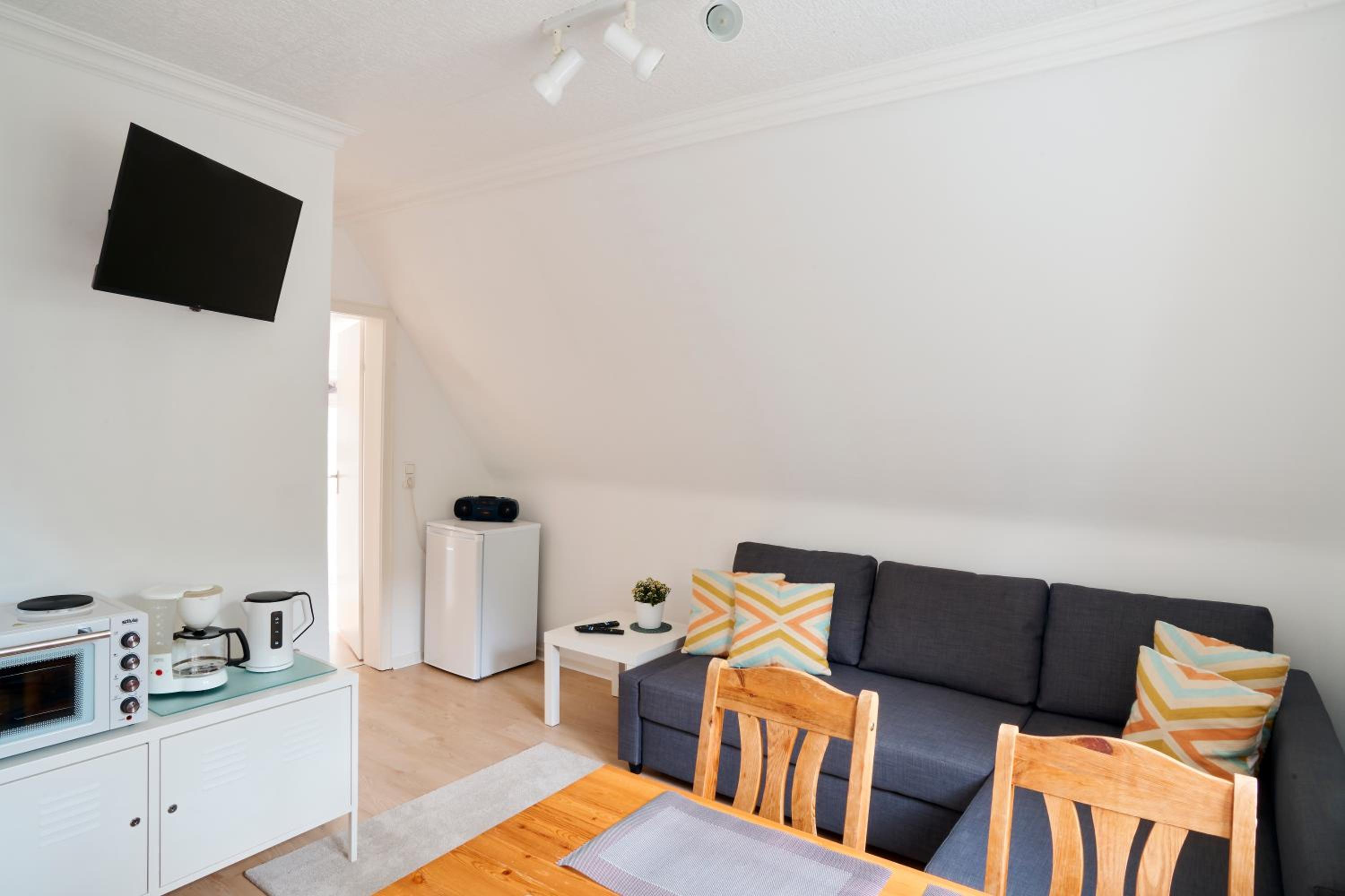 One-Bedroom Apartment - Photo 3