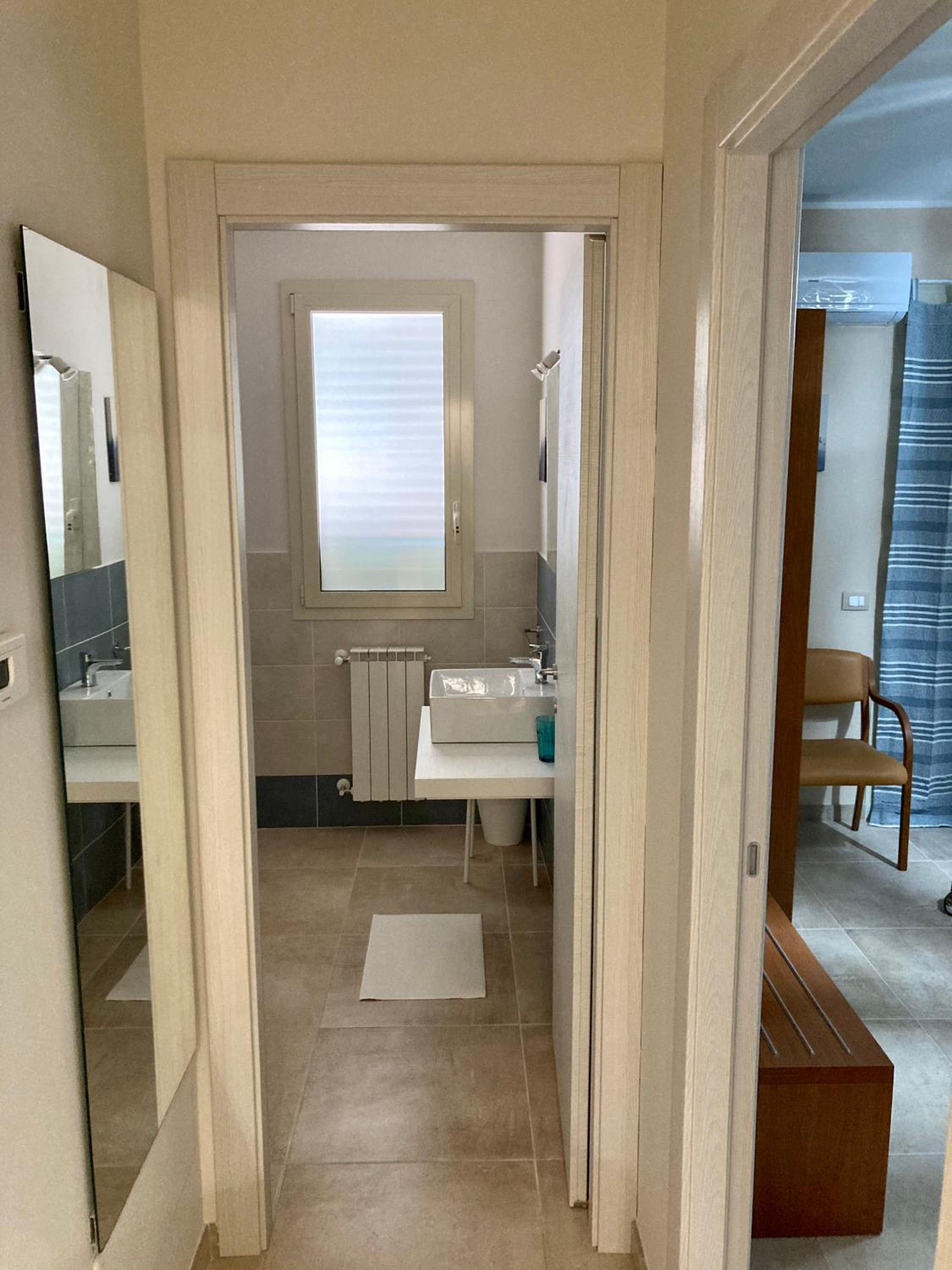 Triple Room with Private Bathroom - Photo 4
