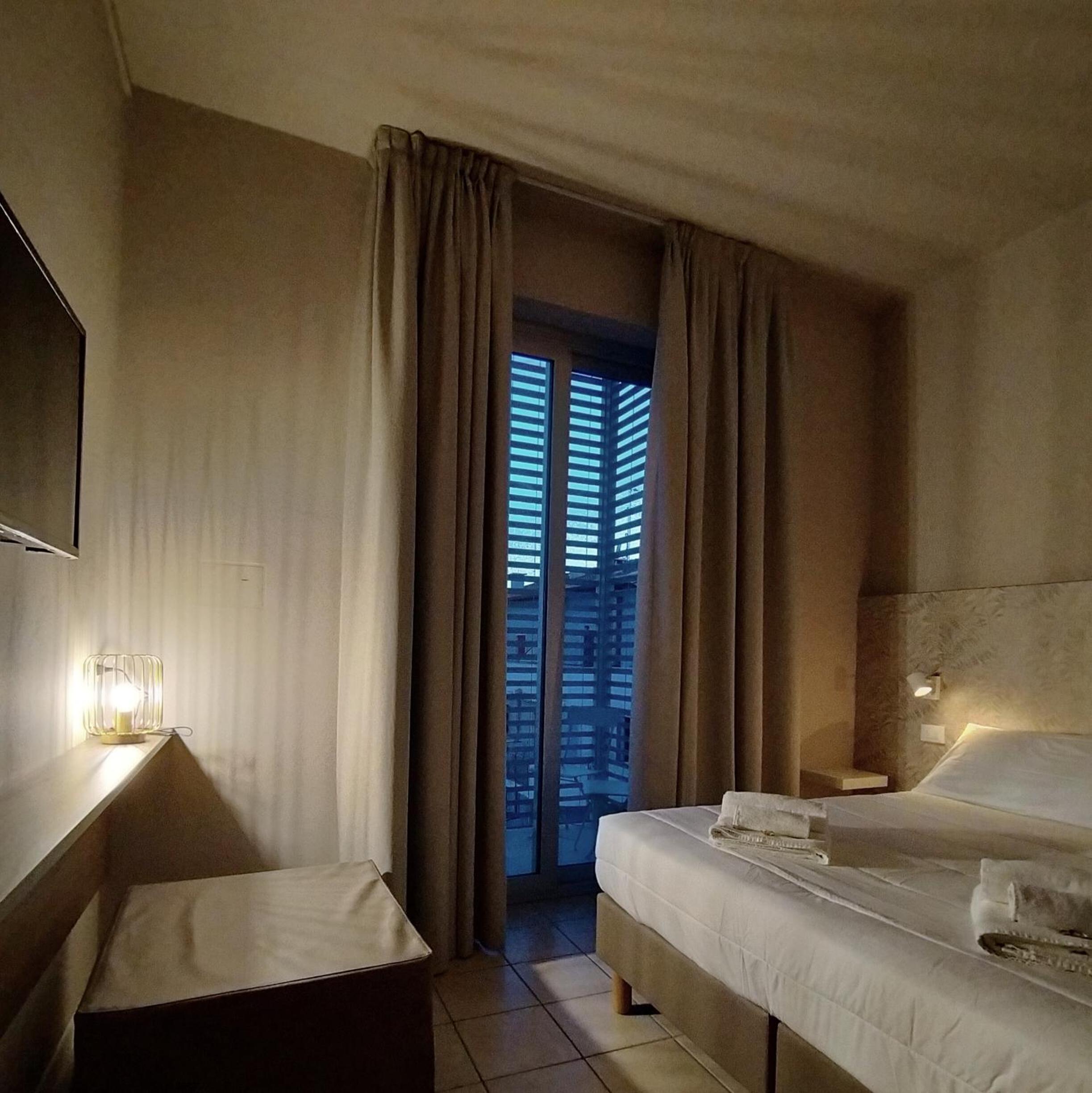 Double or Twin Room with Balcony photo 2