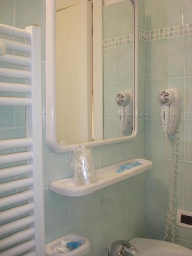 Quadruple Room with Private Bathroom photo 2