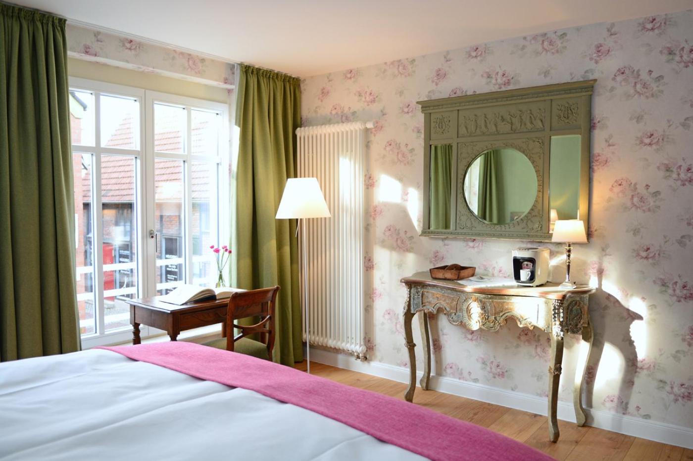 Deluxe Double Room with A/C - Photo 10